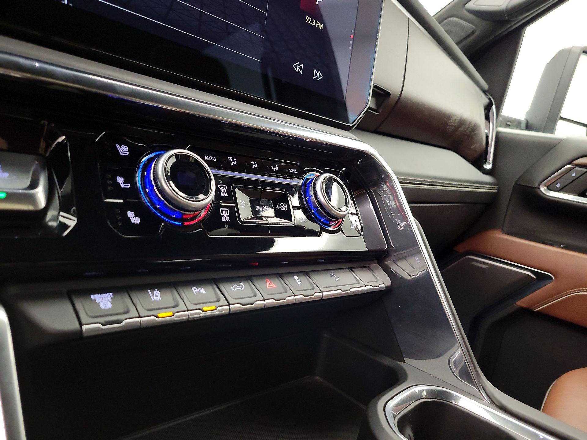 Thumbnail: 2024 GMC Sierra 2500 - 17