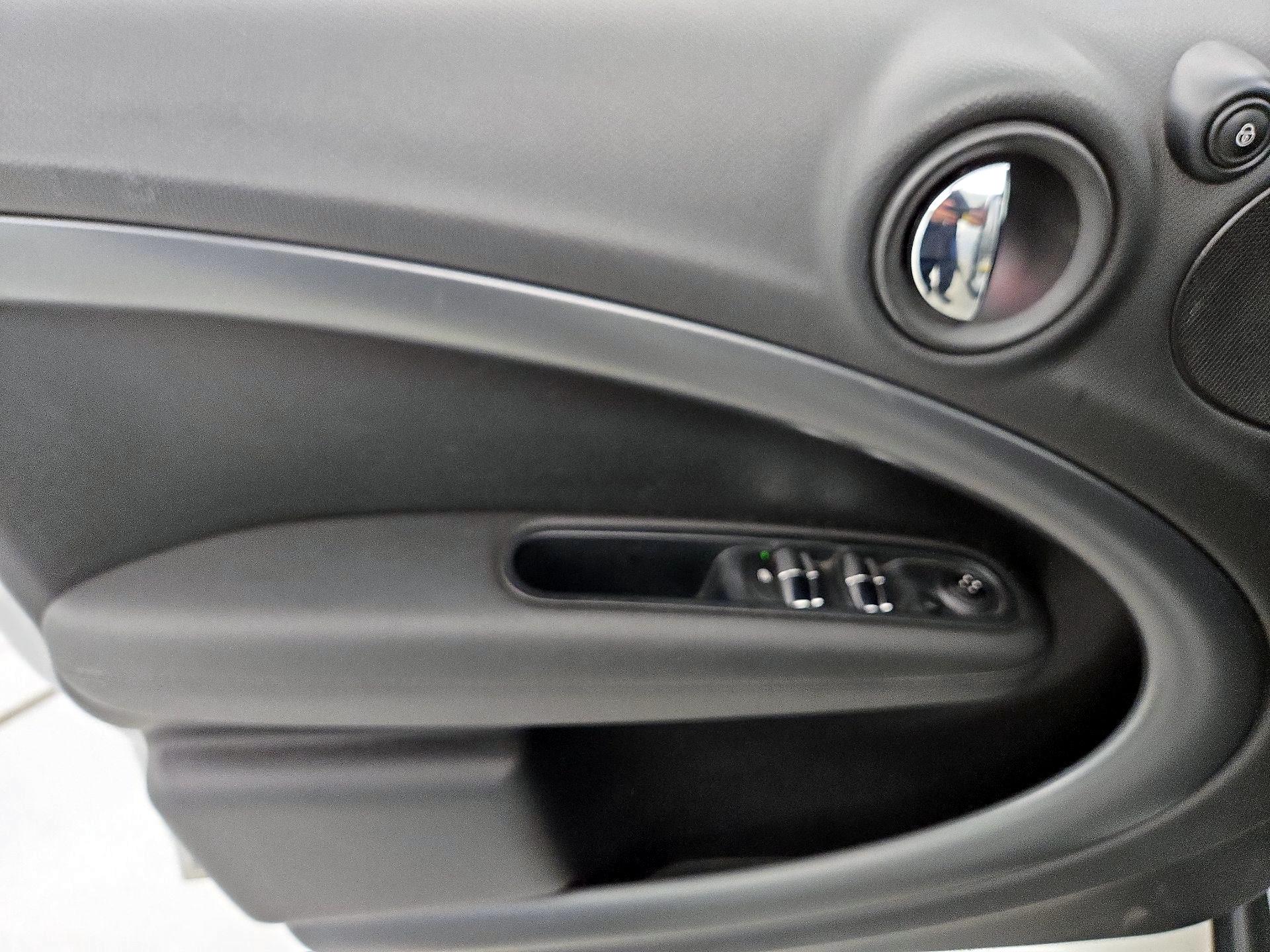 Thumbnail: 2015 MINI Cooper Countryman - 12