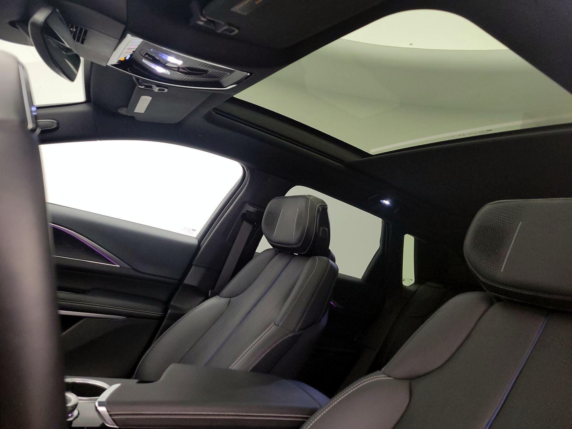 Thumbnail: 2024 Cadillac Lyriq - 19