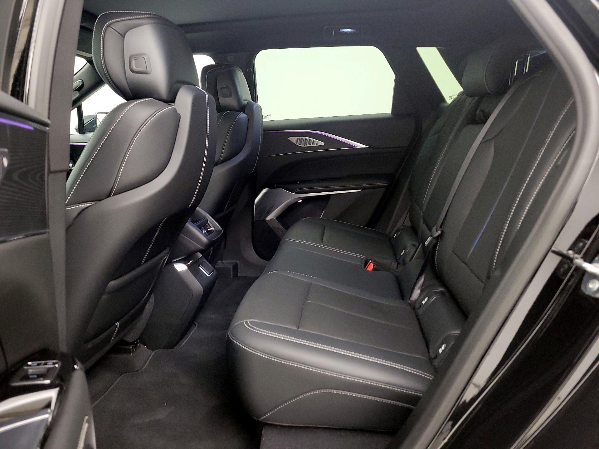 Thumbnail: 2024 Cadillac Lyriq - 20