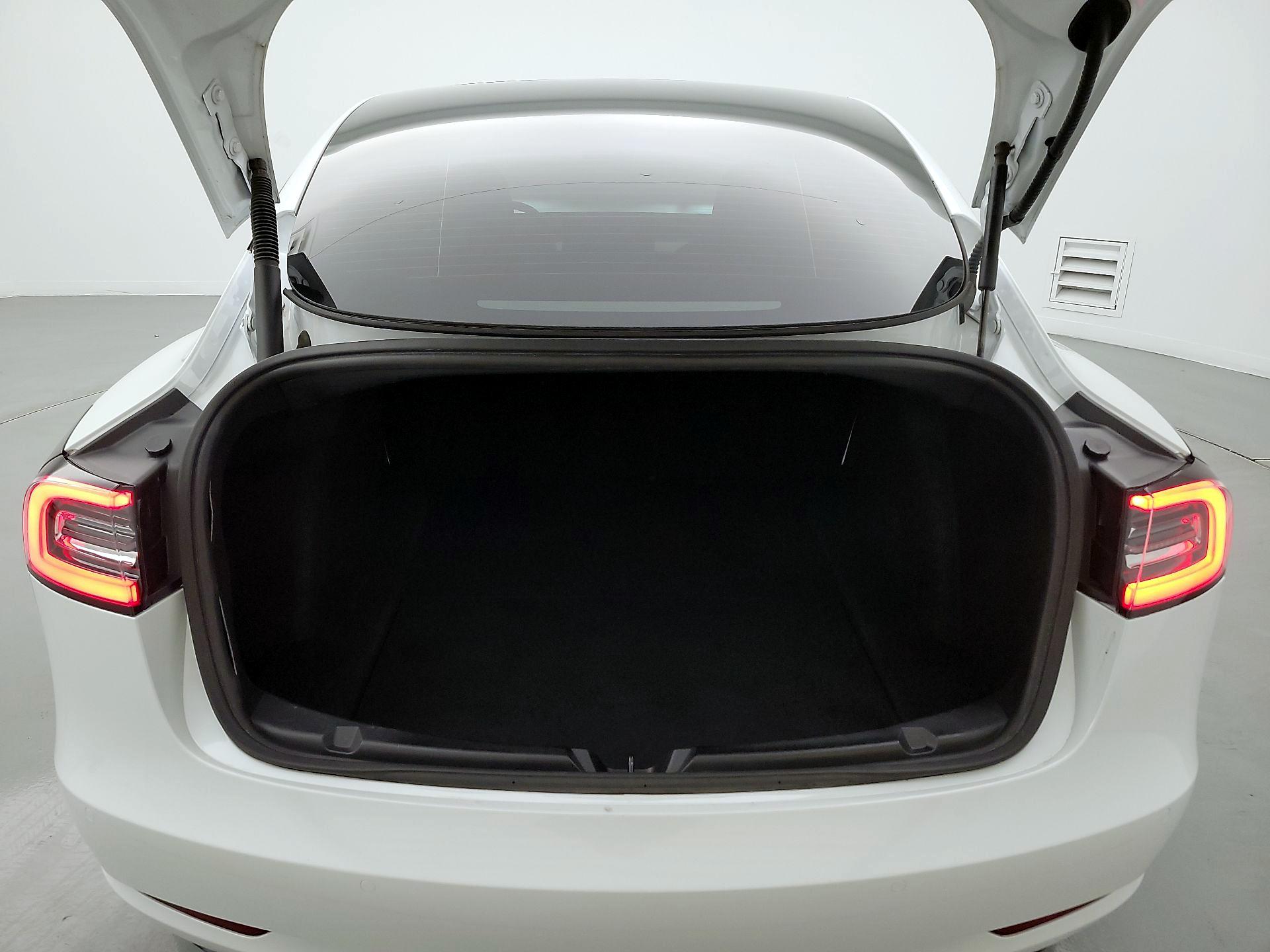 Thumbnail: 2022 Tesla Model 3 - 19