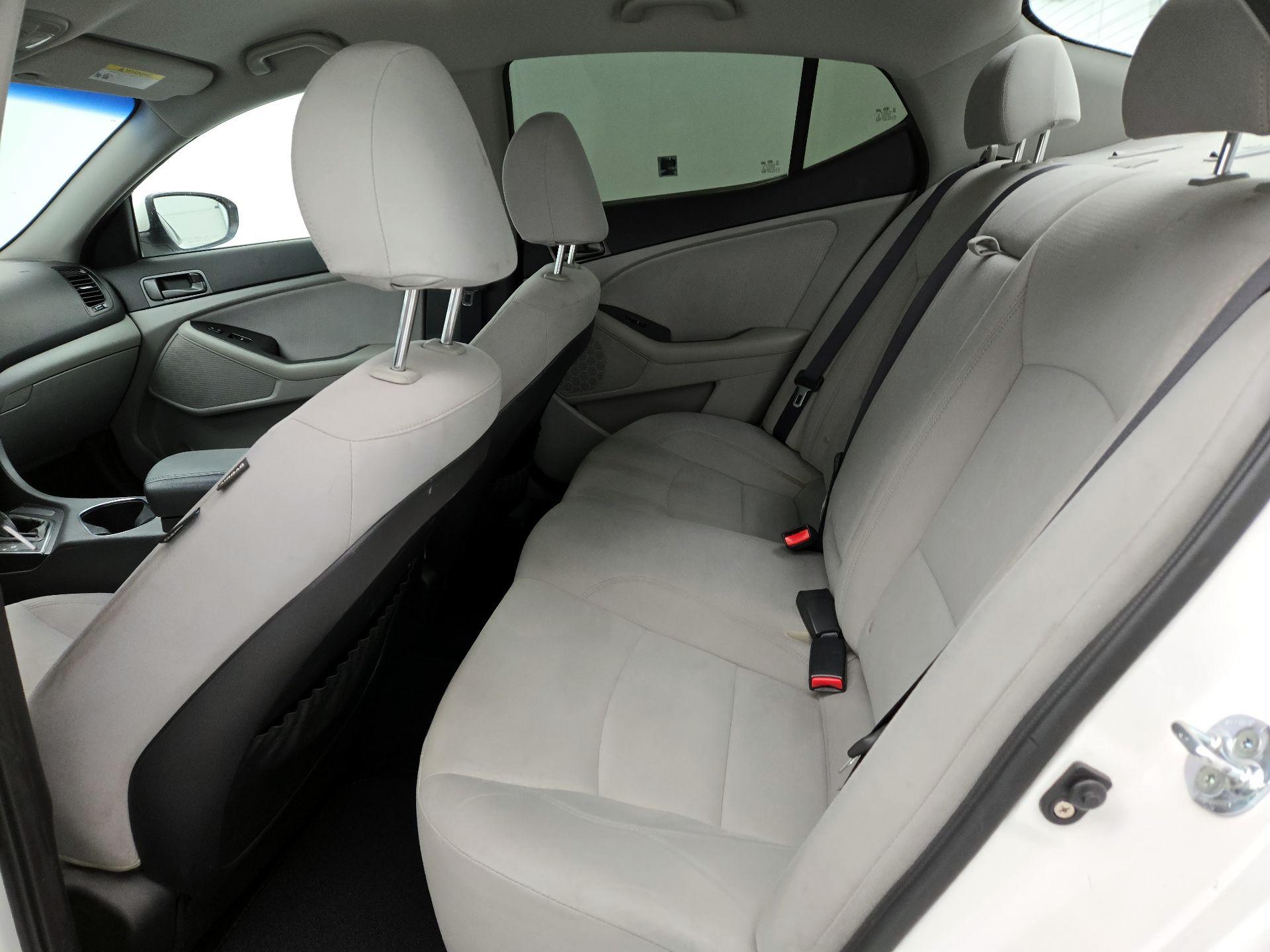 Thumbnail: 2015 Kia Optima - 19