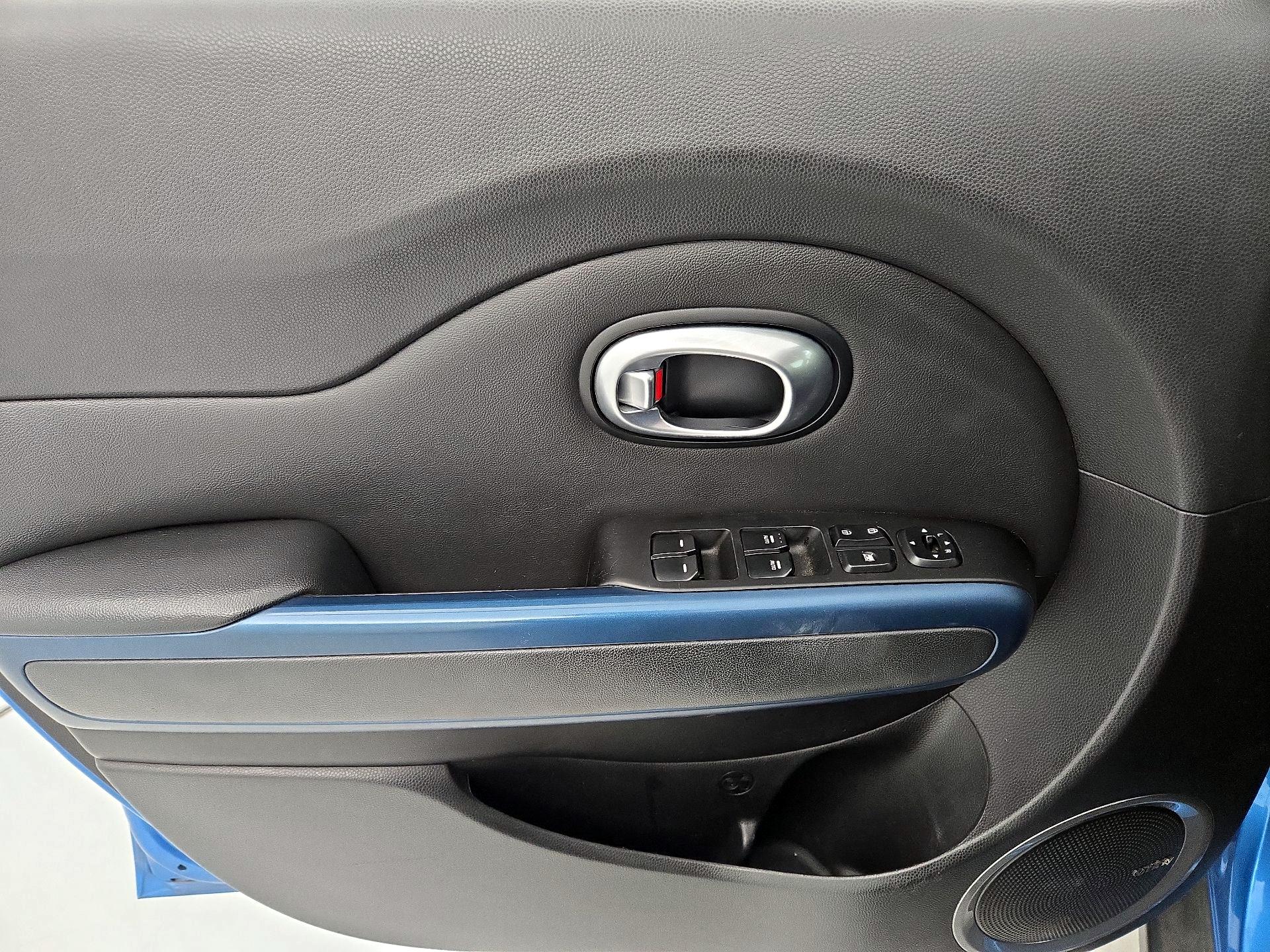 Thumbnail: 2015 Kia Soul - 12