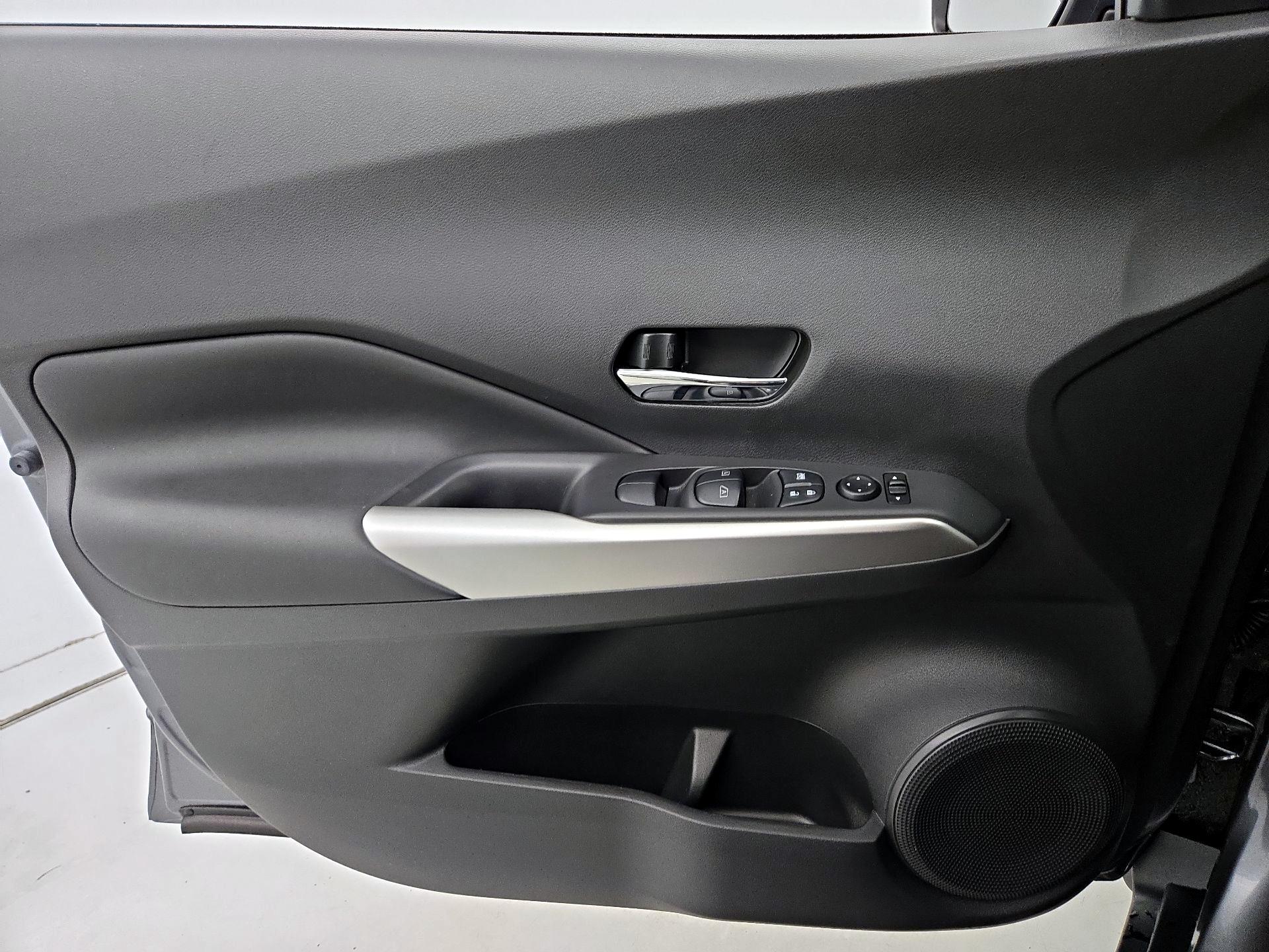 Thumbnail: 2019 Nissan Kicks - 12