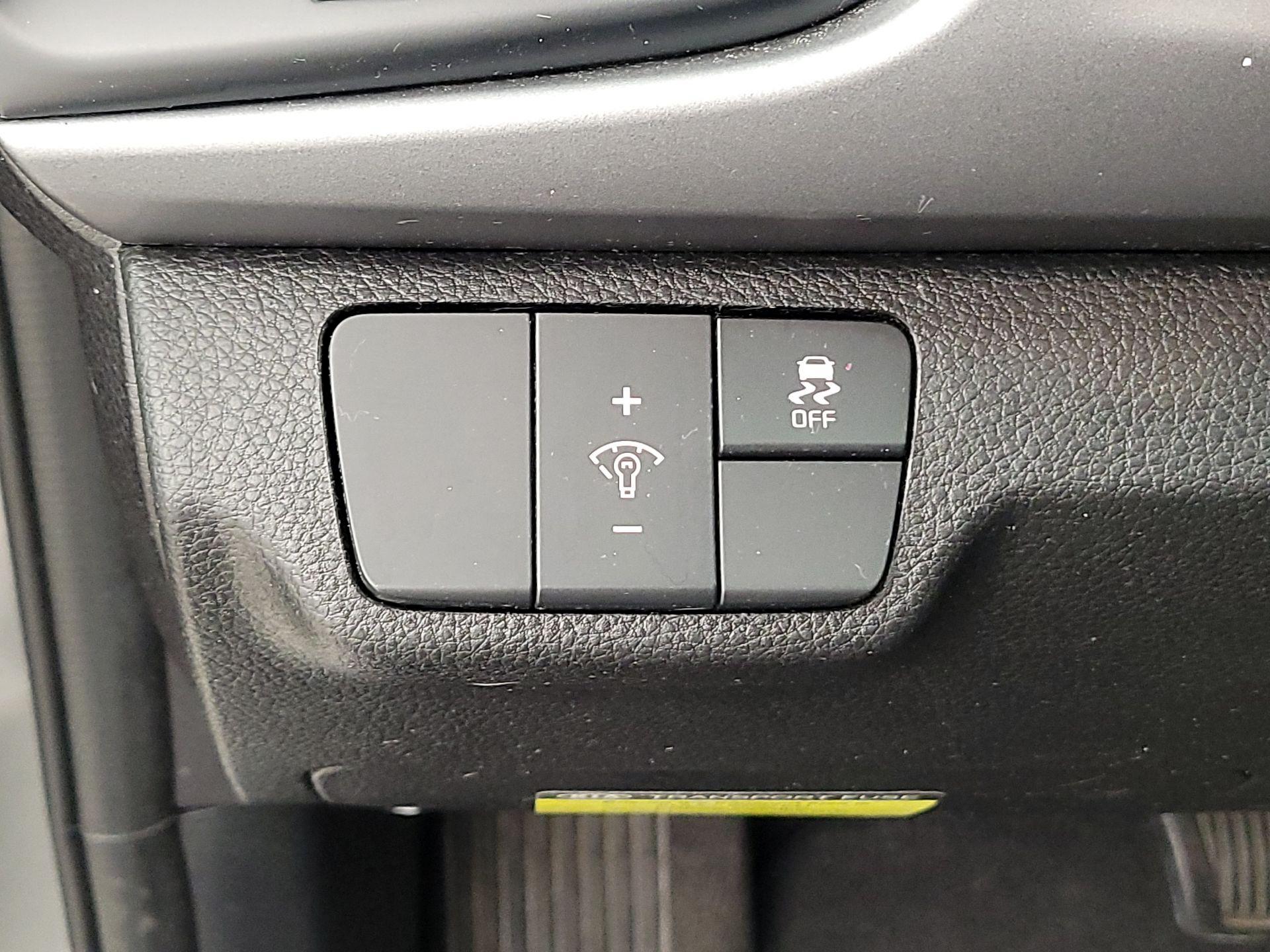 Thumbnail: 2021 Kia Rio - 13