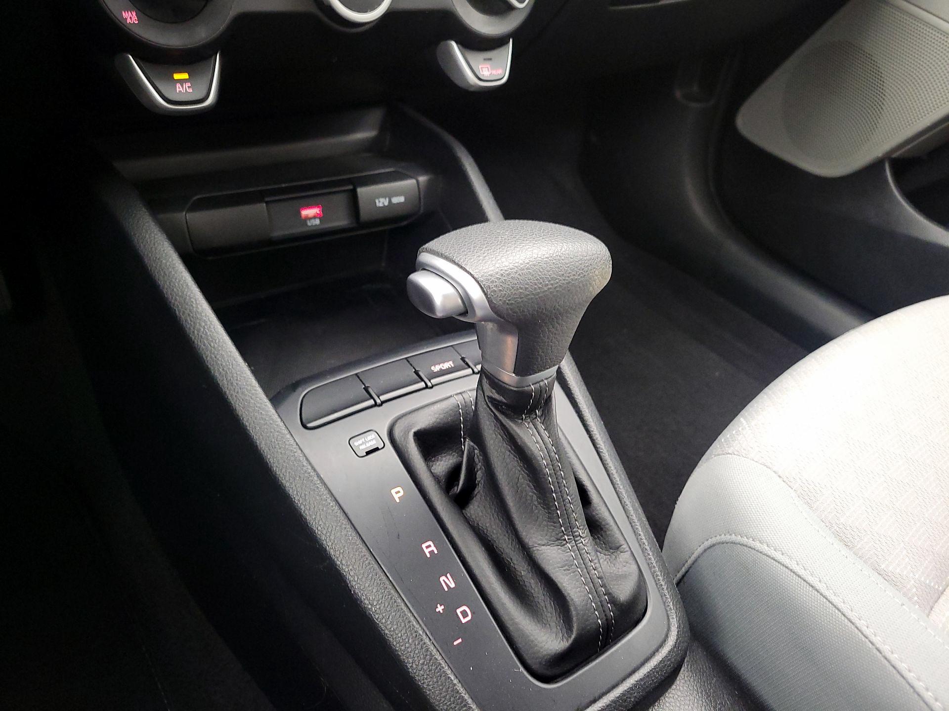 Thumbnail: 2021 Kia Rio - 17