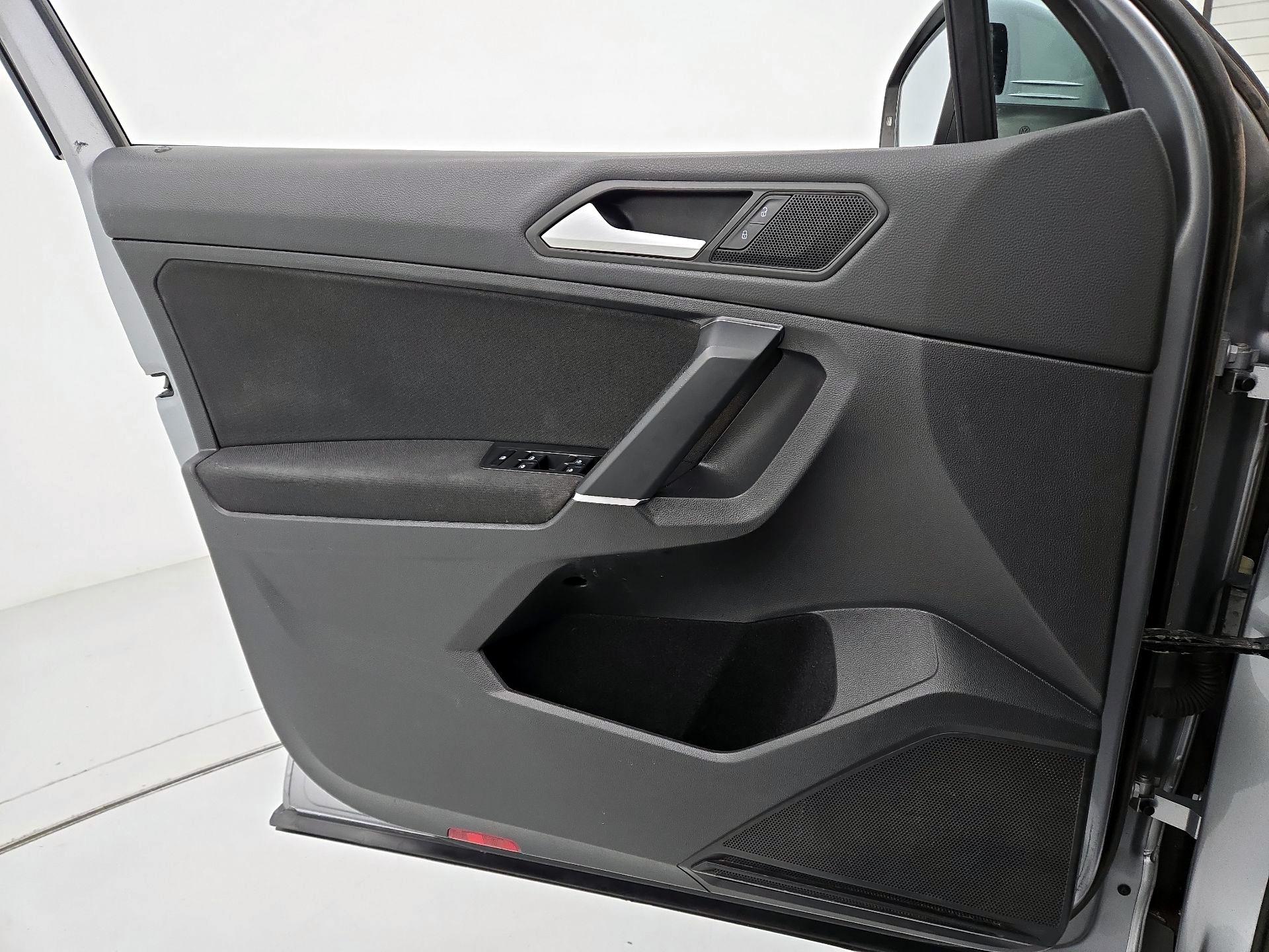 Thumbnail: 2020 Volkswagen Tiguan - 12