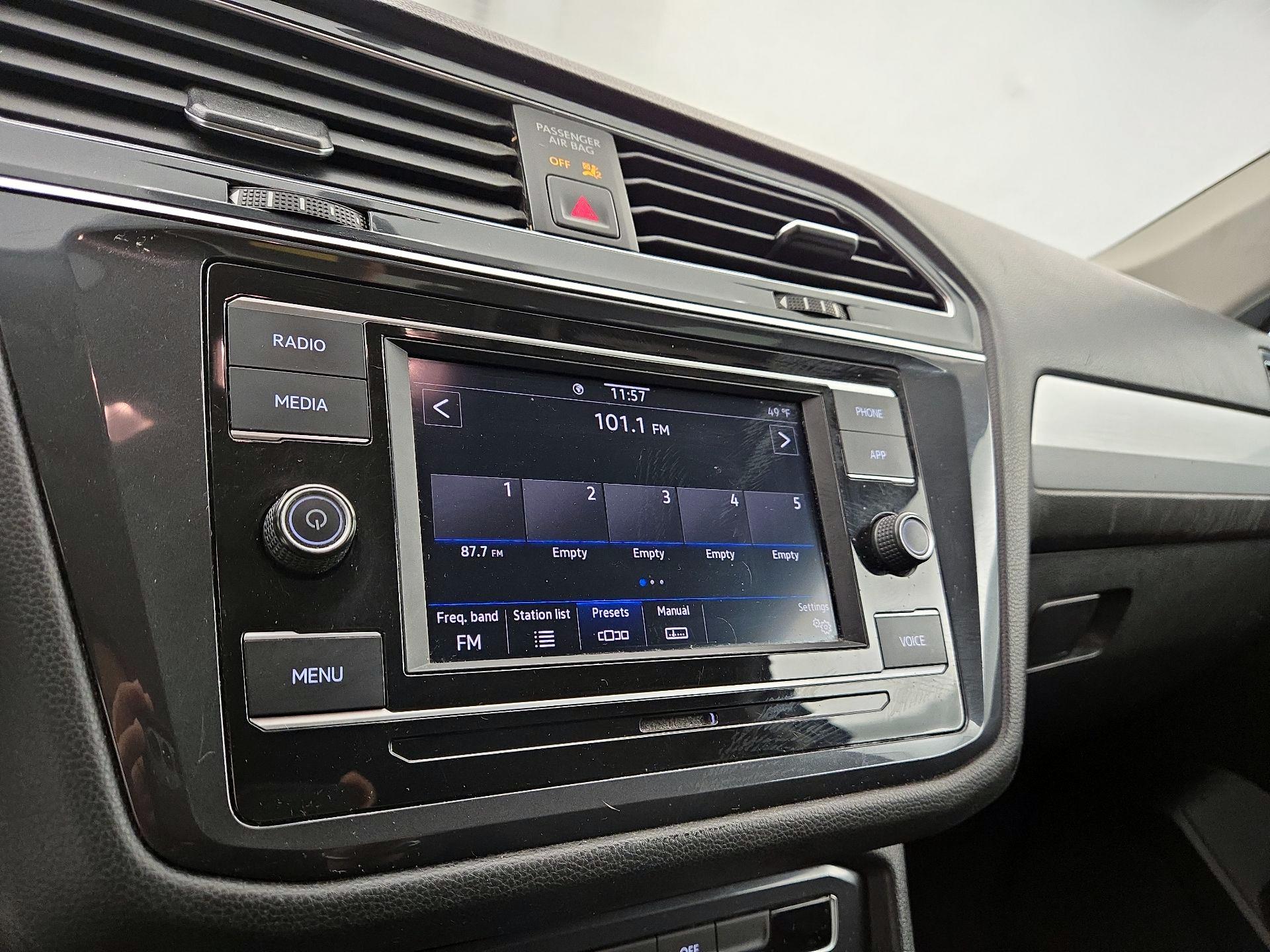 Thumbnail: 2020 Volkswagen Tiguan - 15