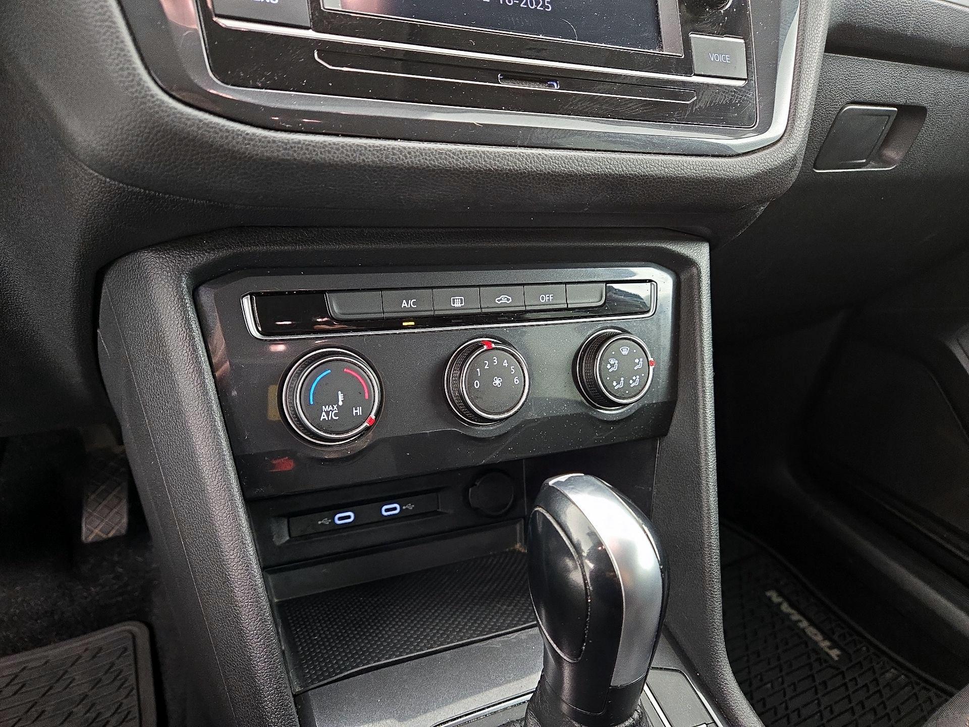 Thumbnail: 2020 Volkswagen Tiguan - 16