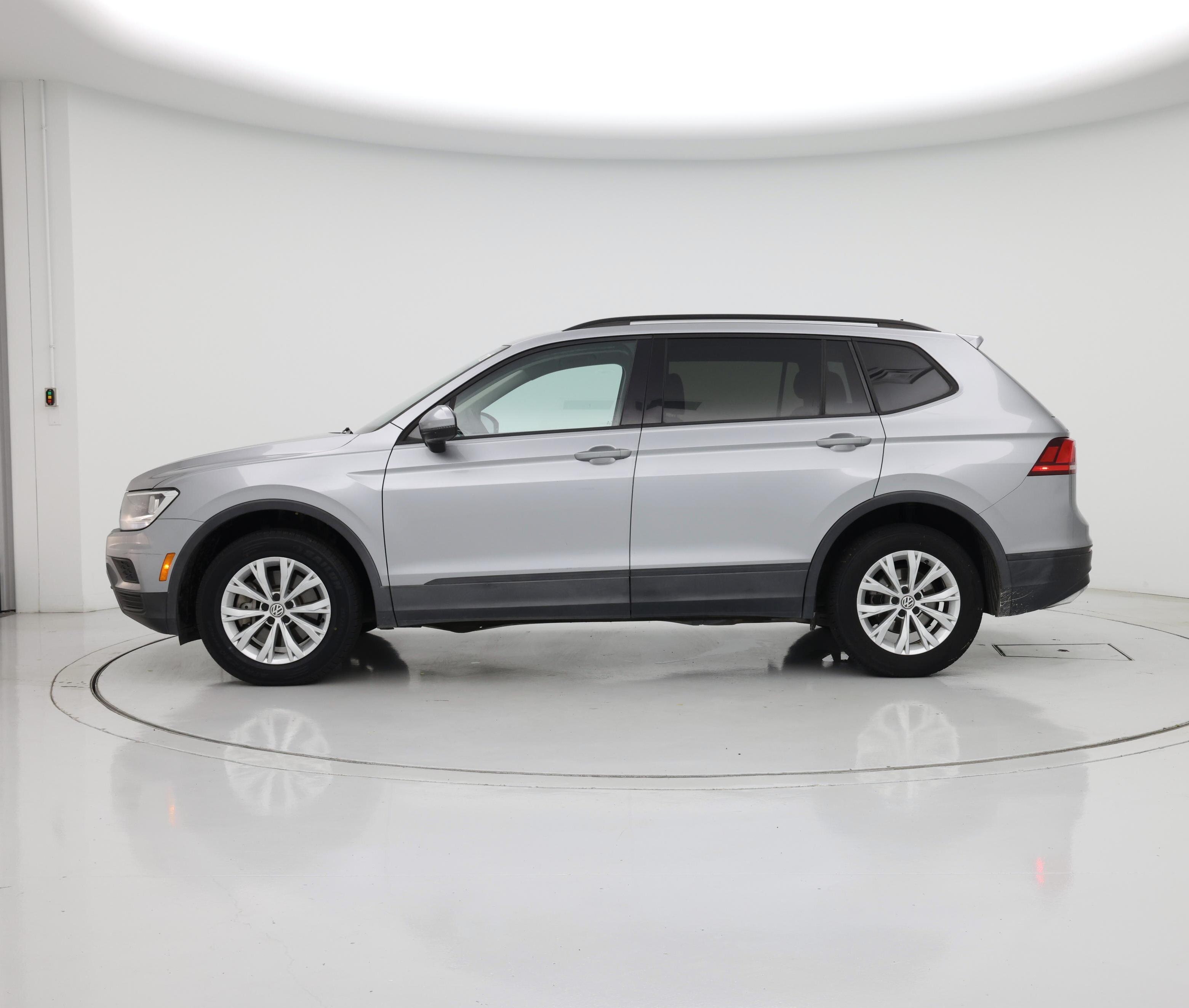 Thumbnail: 2020 Volkswagen Tiguan - 3