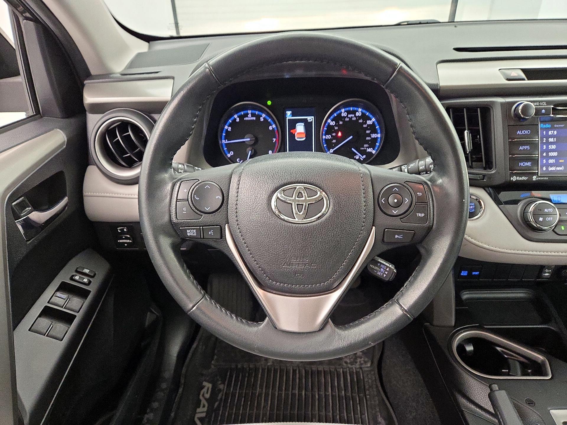 Thumbnail: 2018 Toyota RAV4 - 10