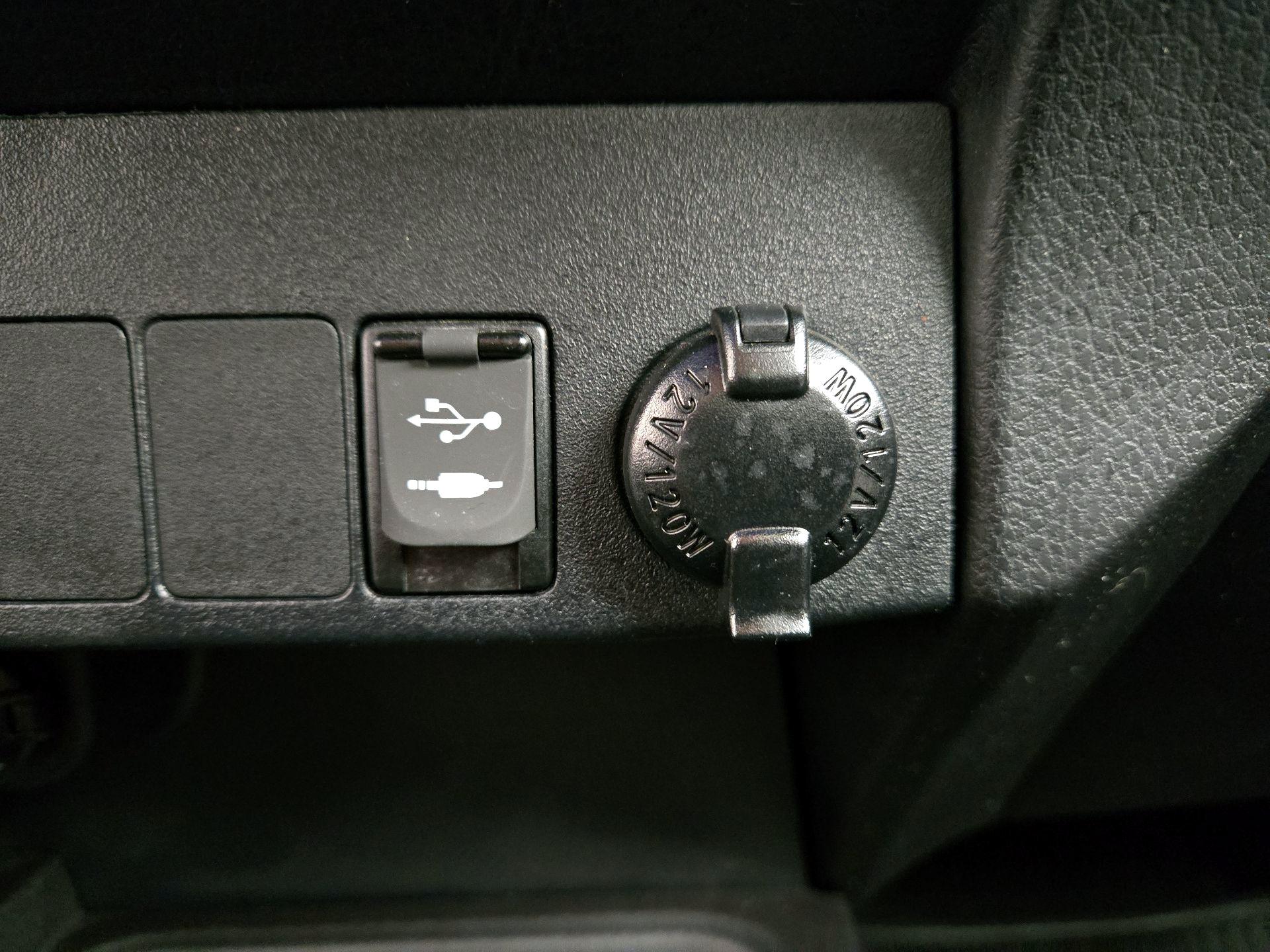 Thumbnail: 2018 Toyota RAV4 - 18