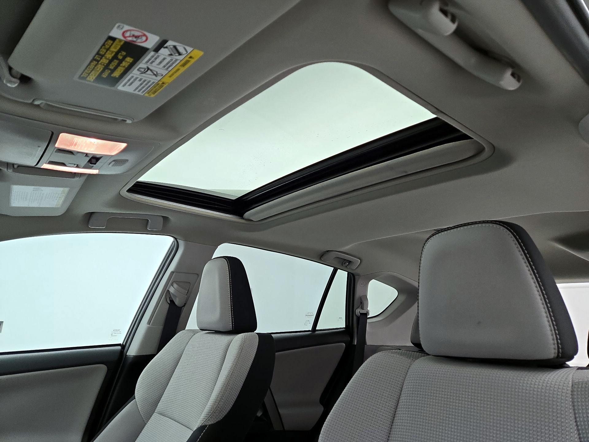 Thumbnail: 2018 Toyota RAV4 - 19