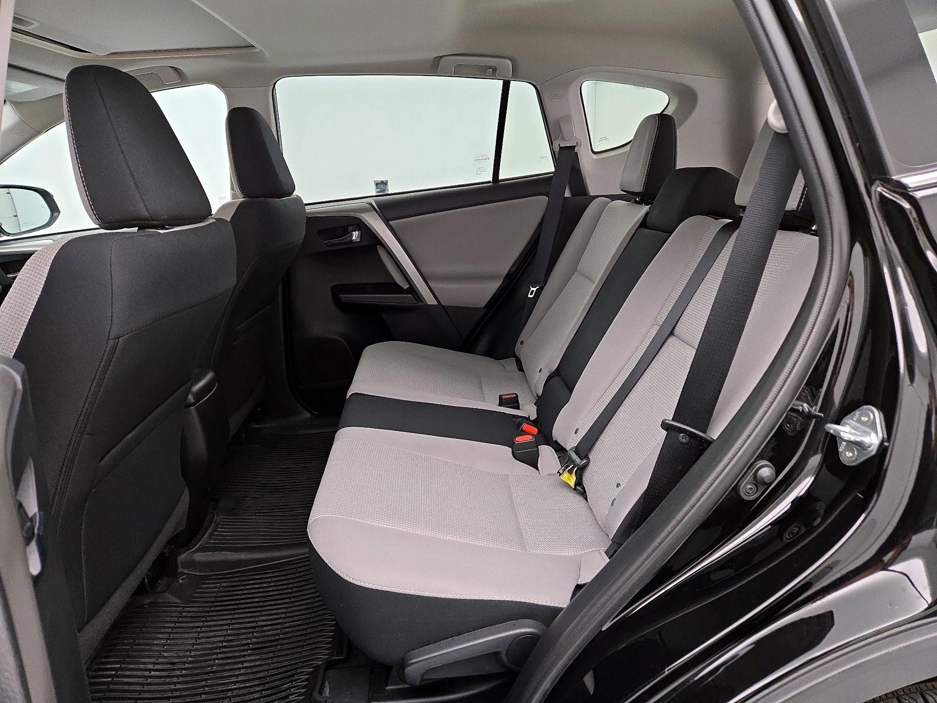 Thumbnail: 2018 Toyota RAV4 - 20