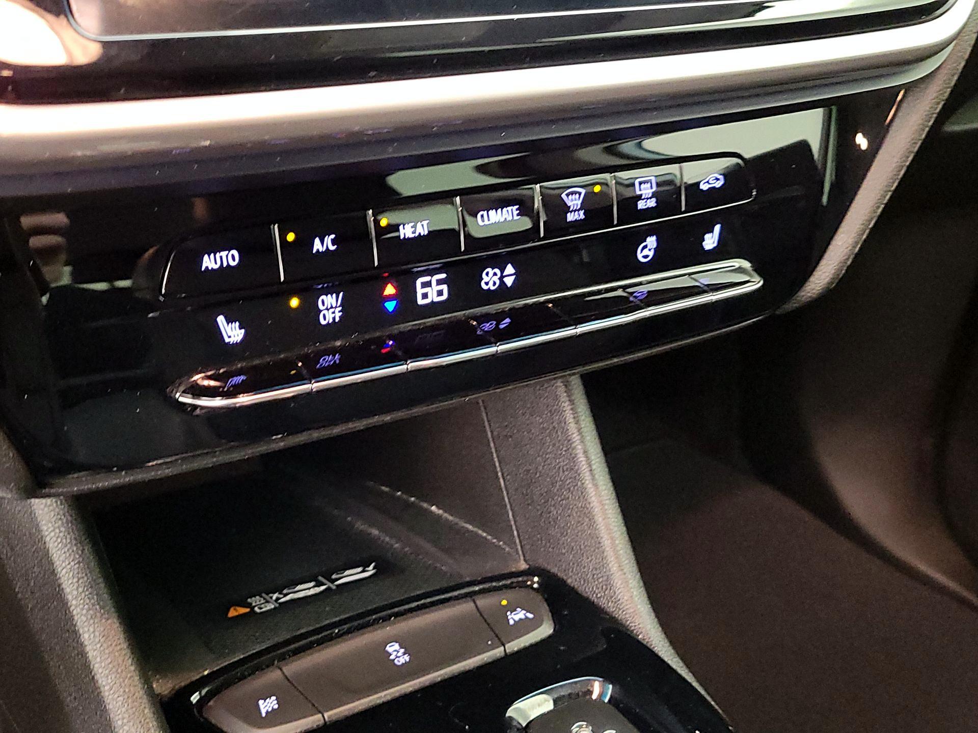 Thumbnail: 2022 Chevrolet Bolt EV - 17