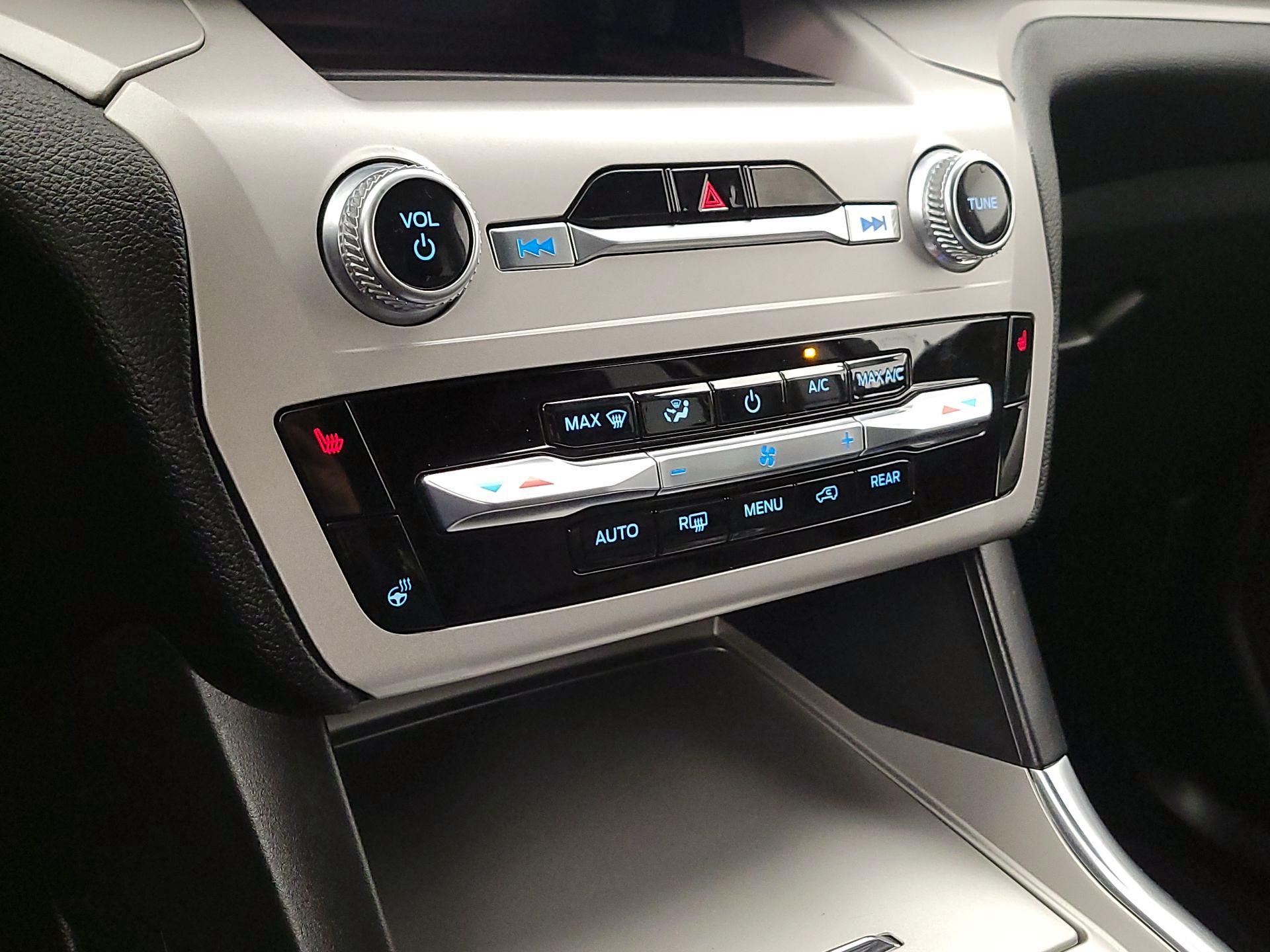 Thumbnail: 2023 Ford Explorer - 16