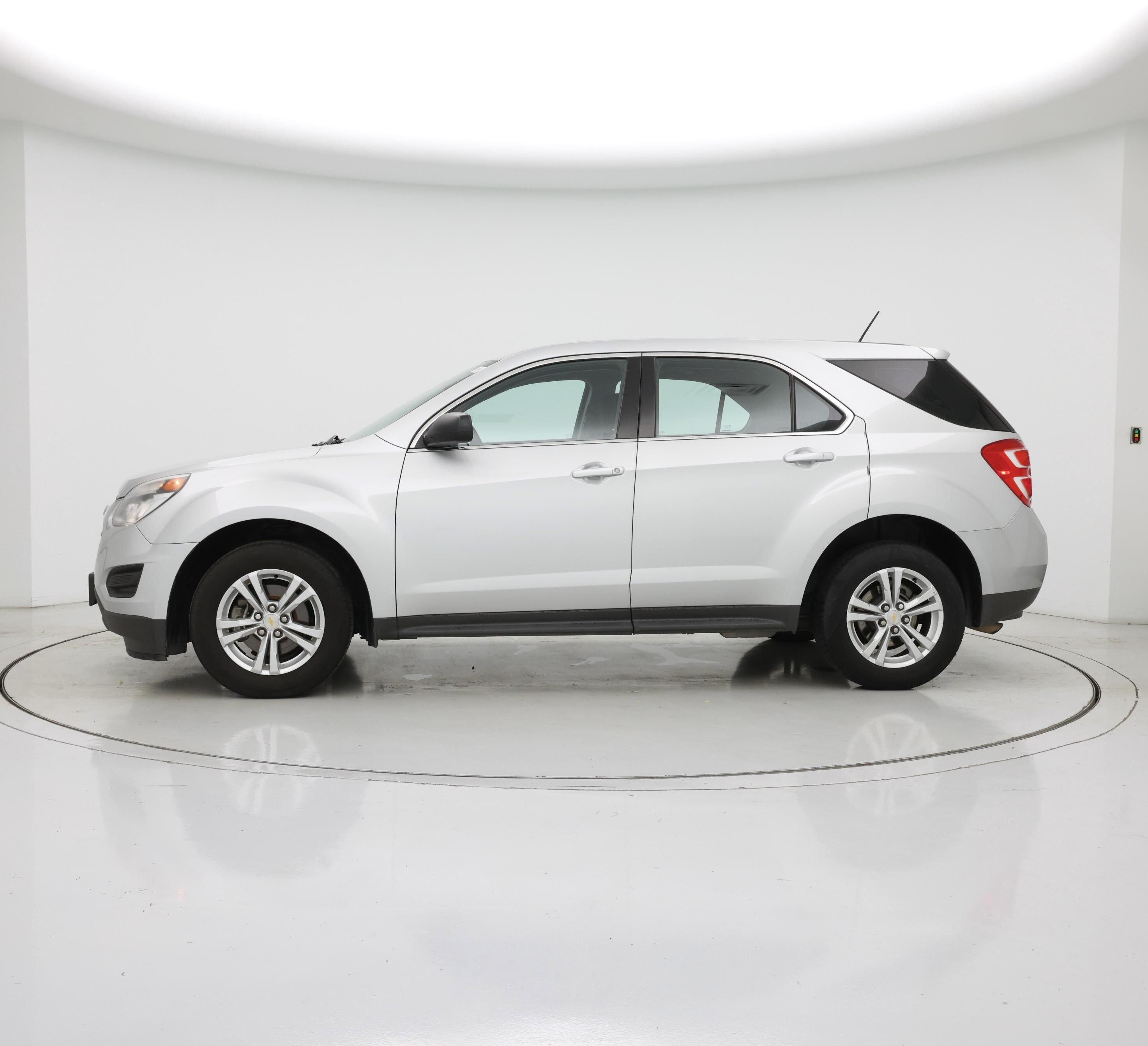 Thumbnail: 2017 Chevrolet Equinox - 3