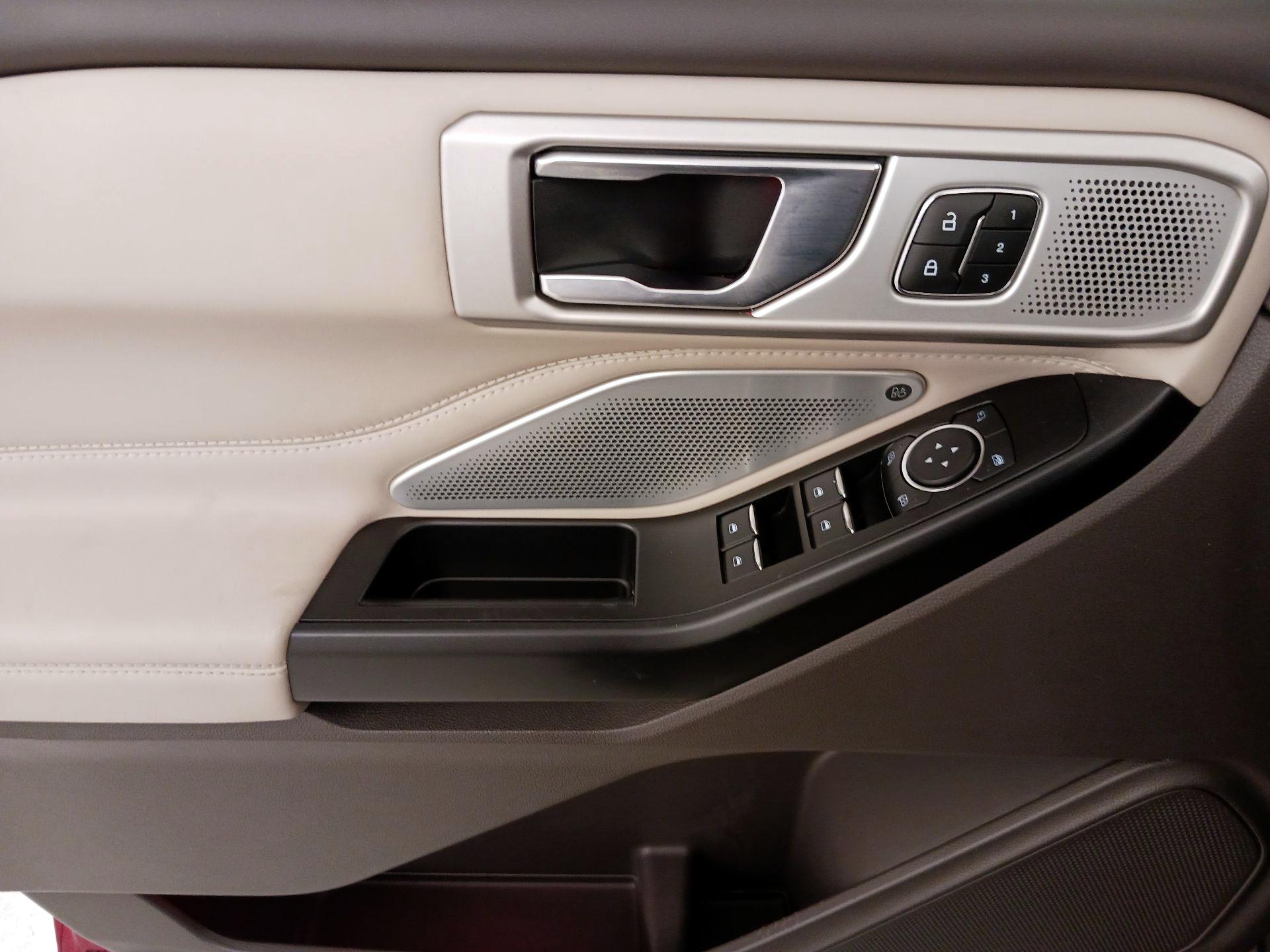 Thumbnail: 2020 Ford Explorer - 12