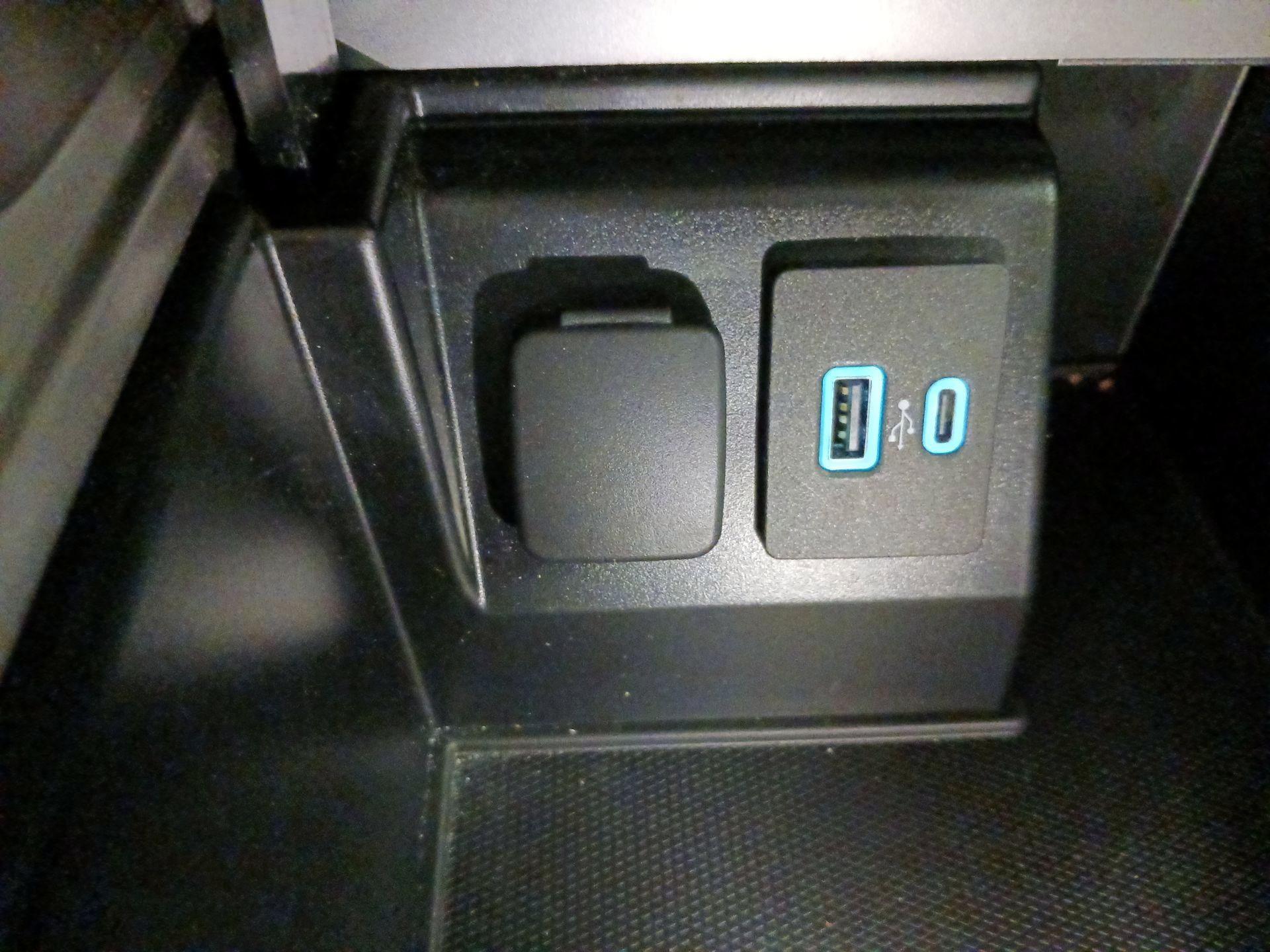 Thumbnail: 2020 Ford Explorer - 19