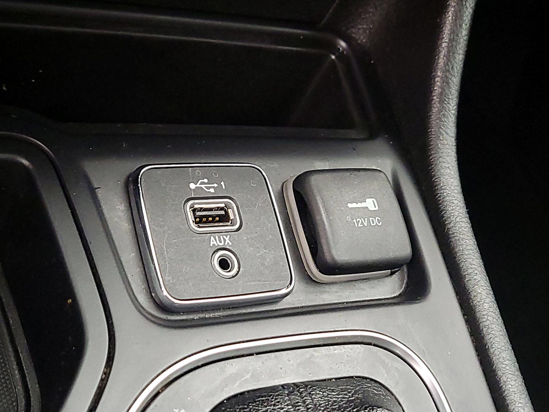 Thumbnail: 2020 Jeep Cherokee - 18