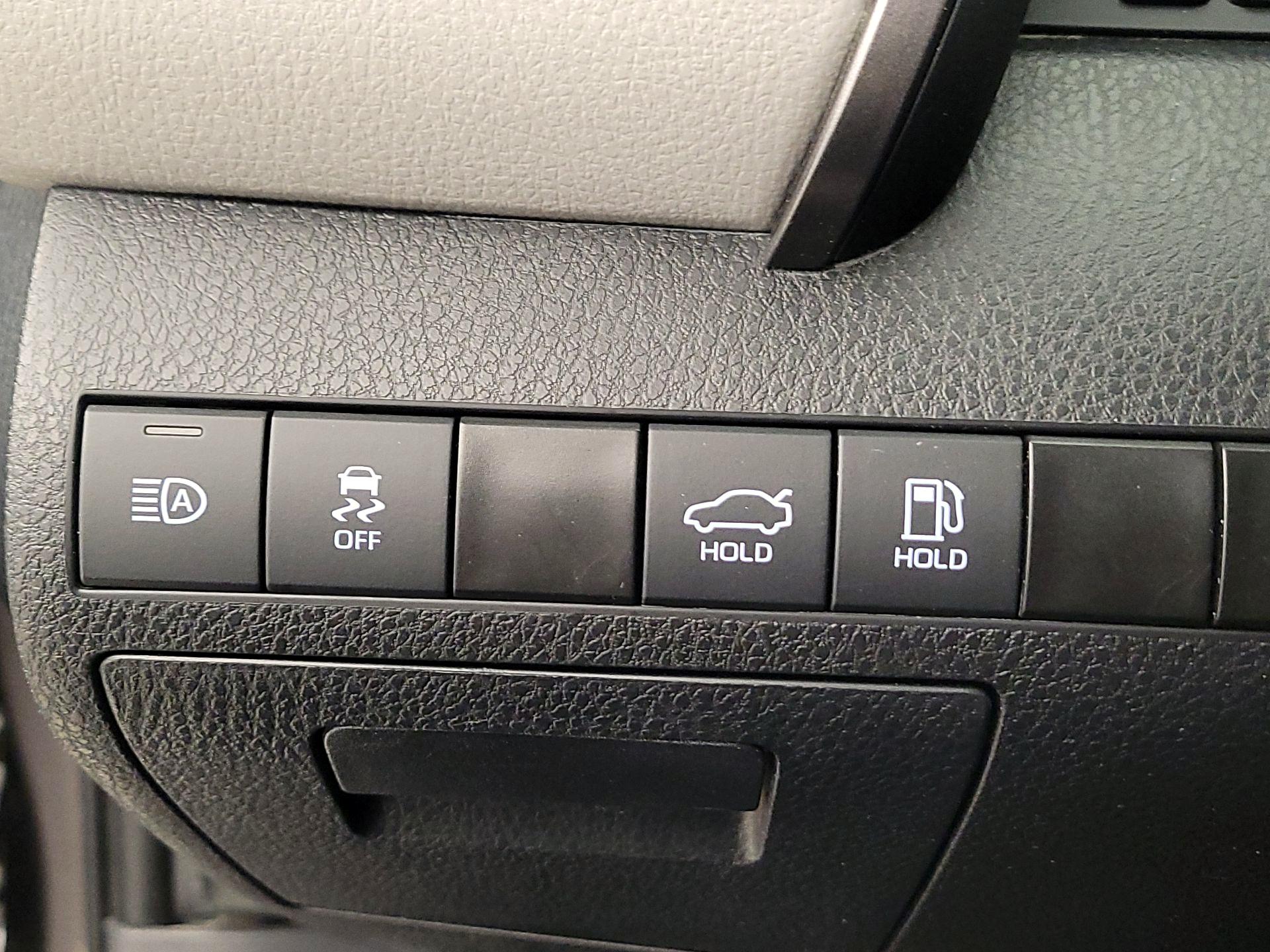 Thumbnail: 2022 Toyota Camry - 13