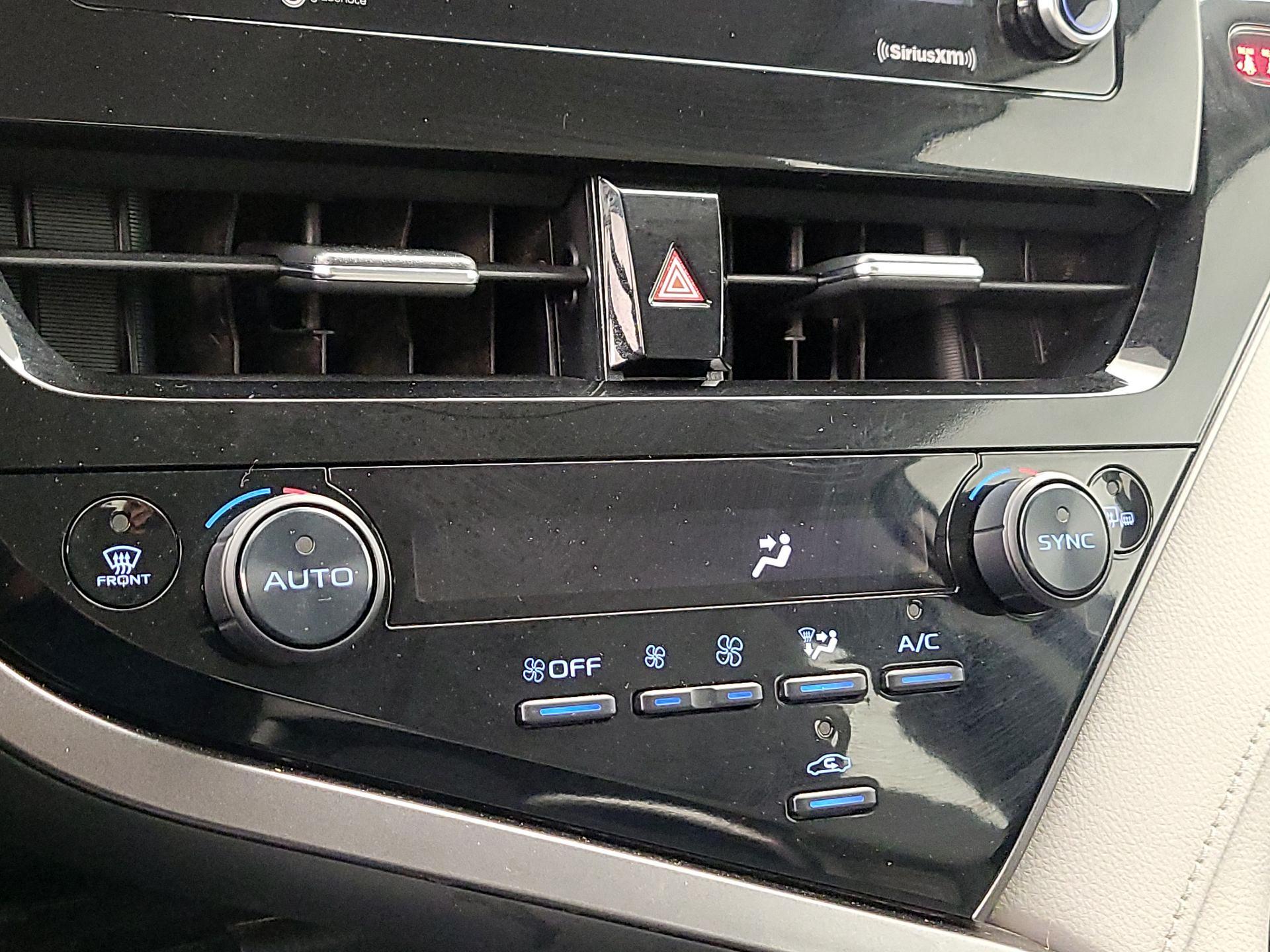 Thumbnail: 2022 Toyota Camry - 16