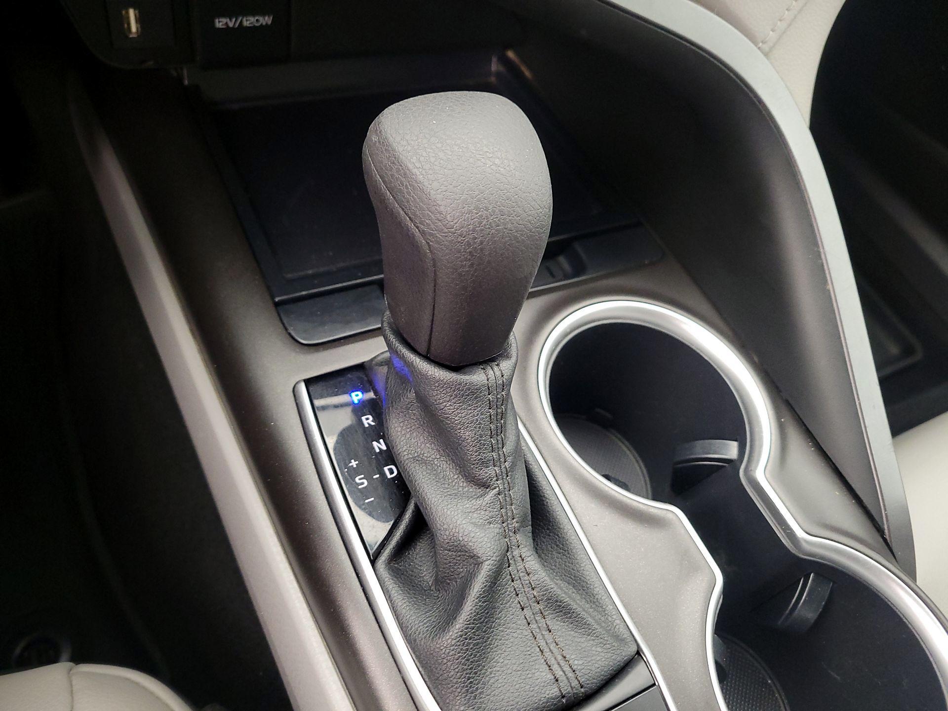 Thumbnail: 2022 Toyota Camry - 17