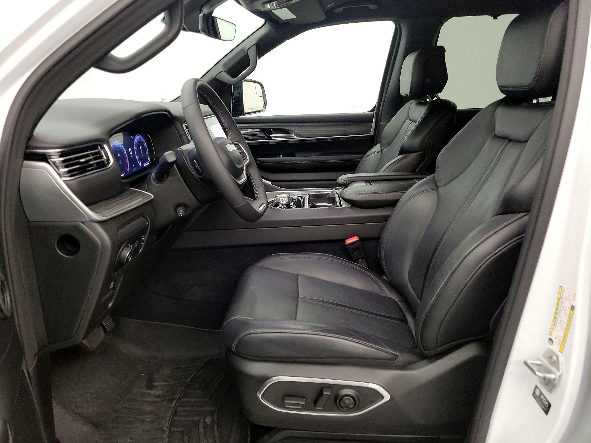 Thumbnail: 2024 Jeep Wagoneer - 11