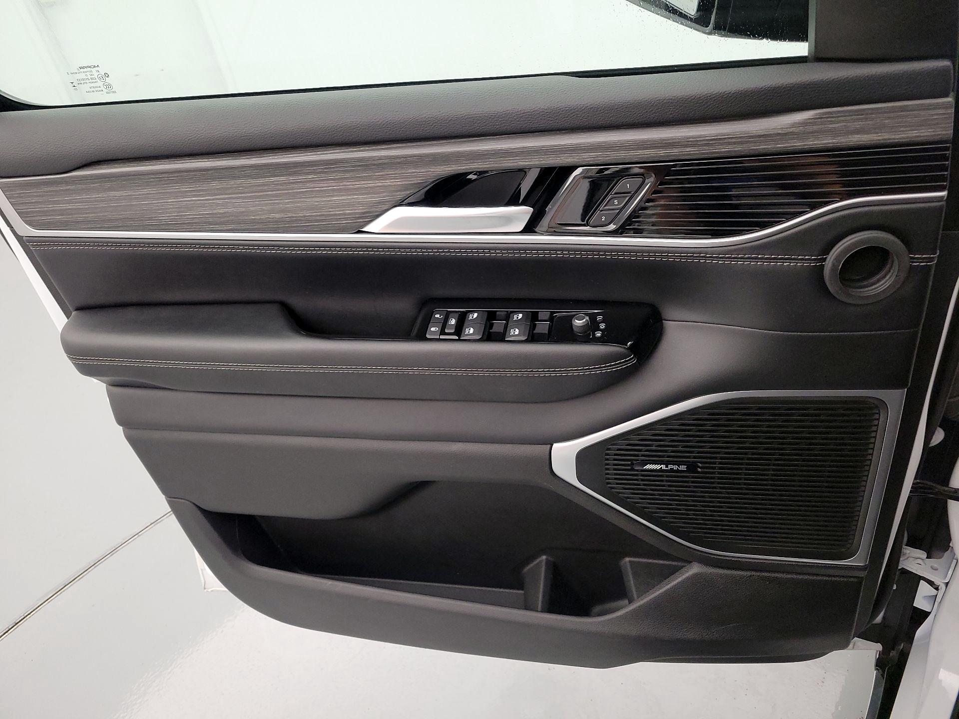 Thumbnail: 2024 Jeep Wagoneer - 12