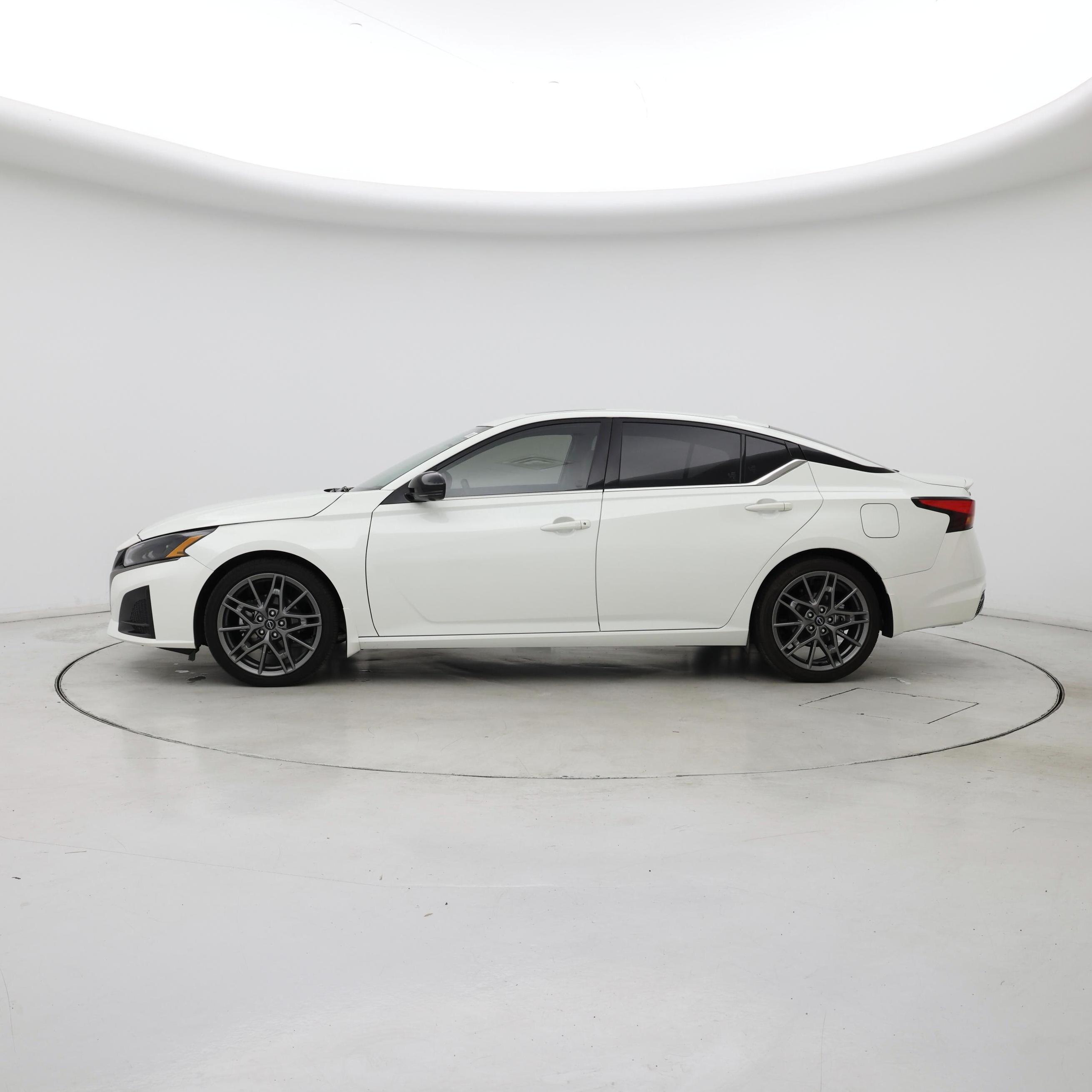 Thumbnail: 2023 Nissan Altima - 3