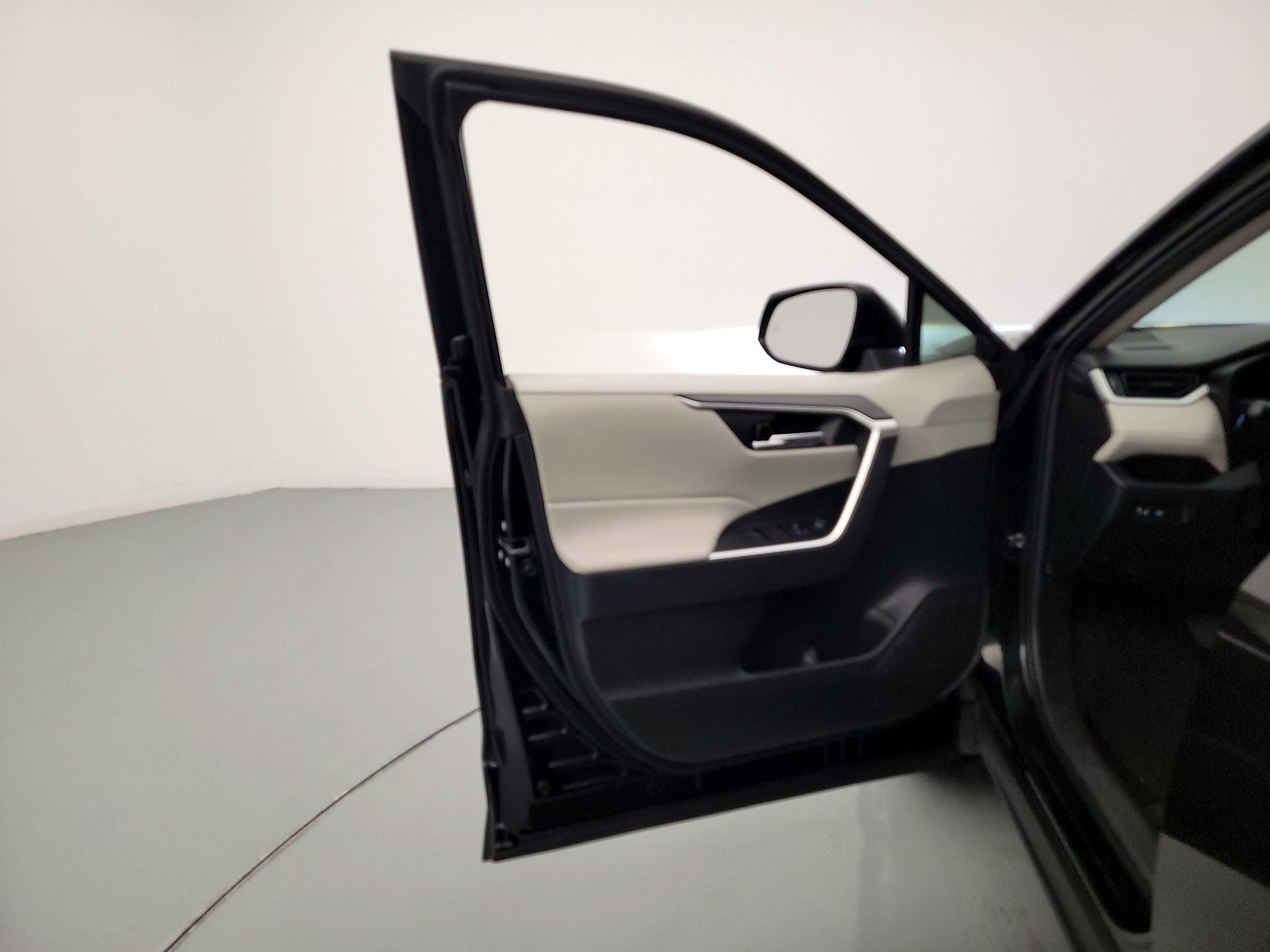 Thumbnail: 2023 Toyota RAV4 - 12