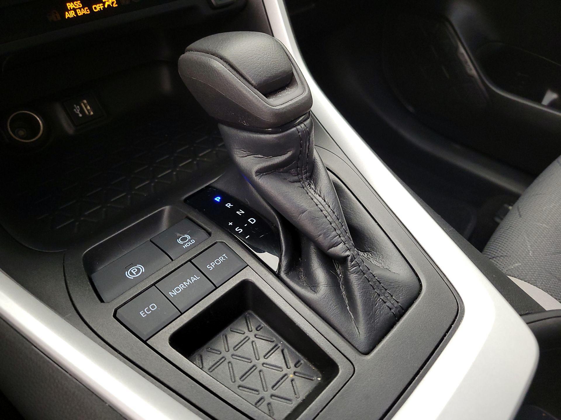 Thumbnail: 2023 Toyota RAV4 - 17