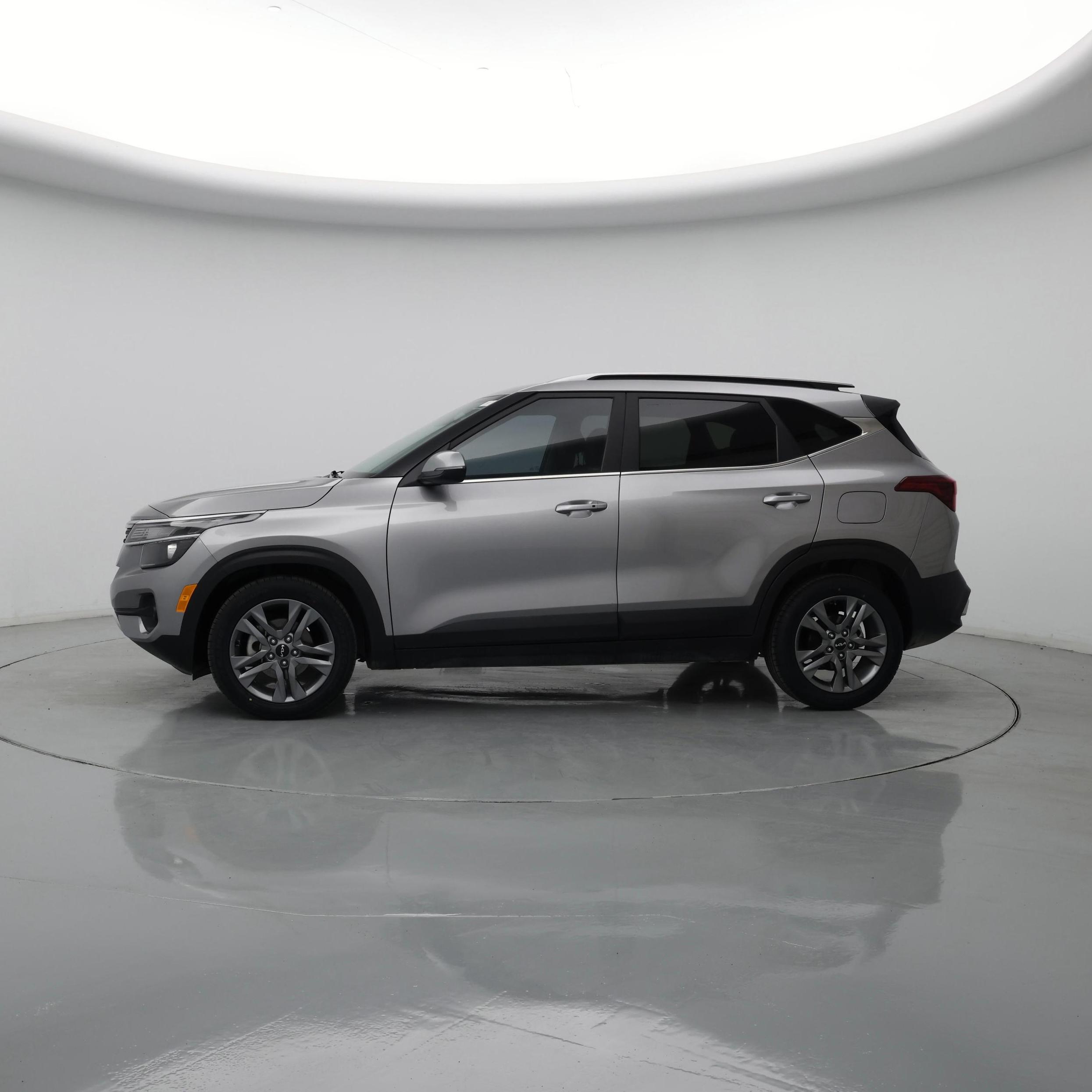 Thumbnail: 2022 Kia Seltos - 3