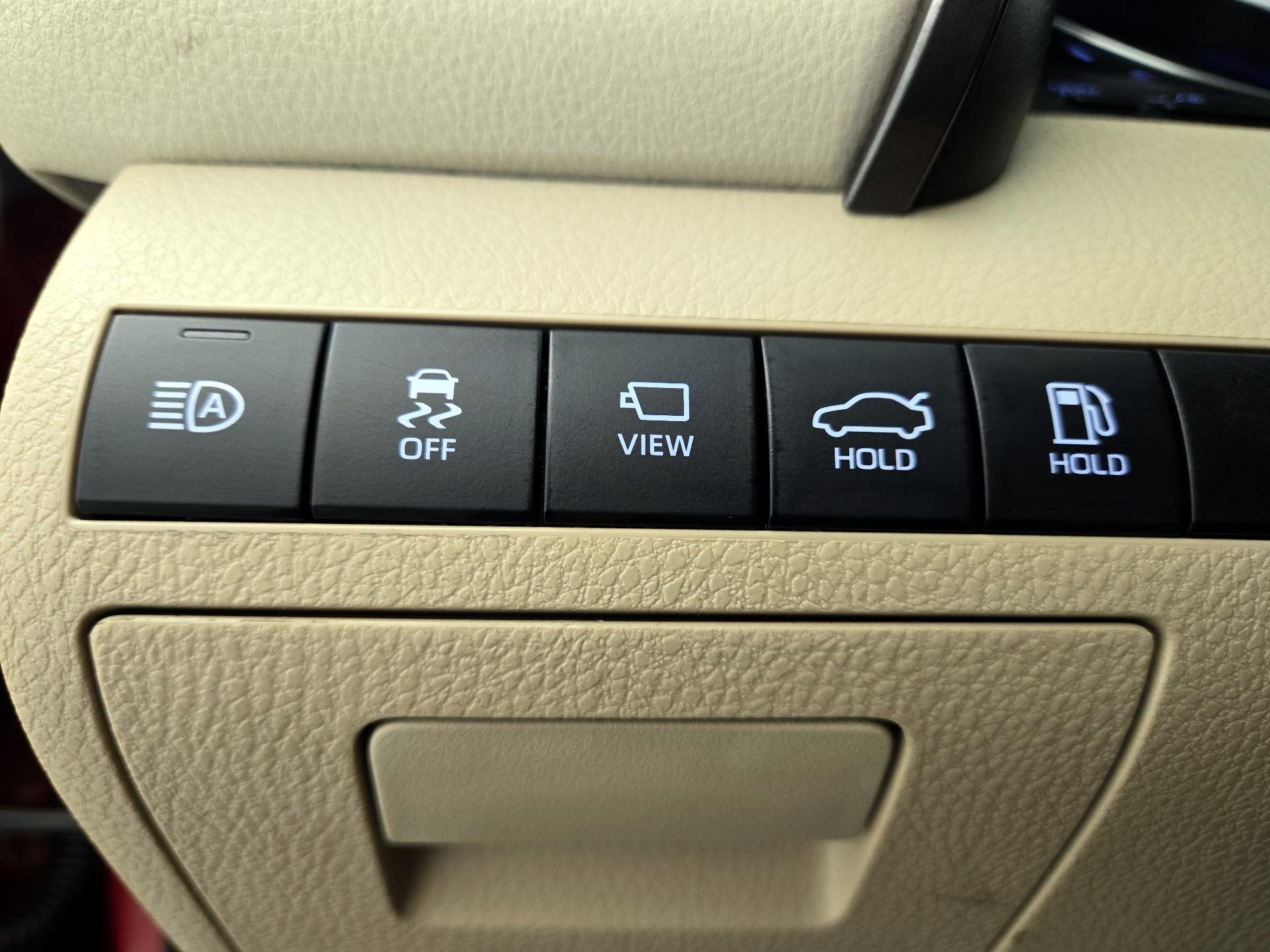 Thumbnail: 2019 Toyota Camry - 13