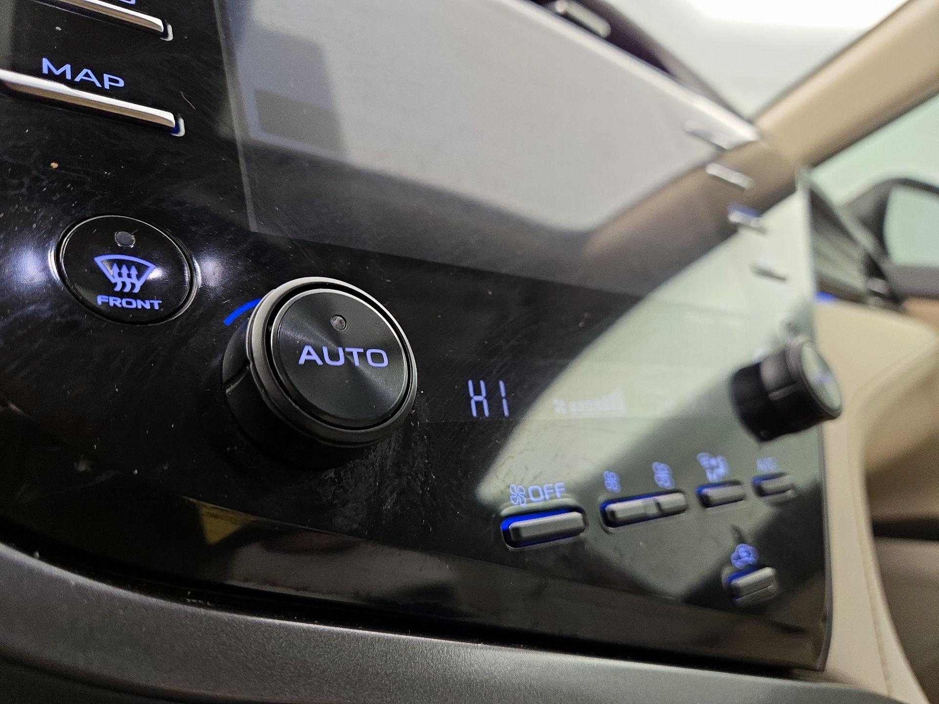 Thumbnail: 2019 Toyota Camry - 17