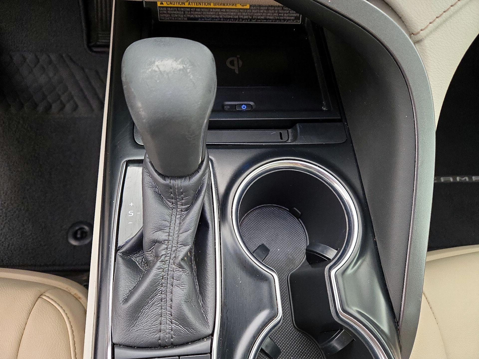 Thumbnail: 2019 Toyota Camry - 18