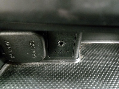 USB/AUX Ports