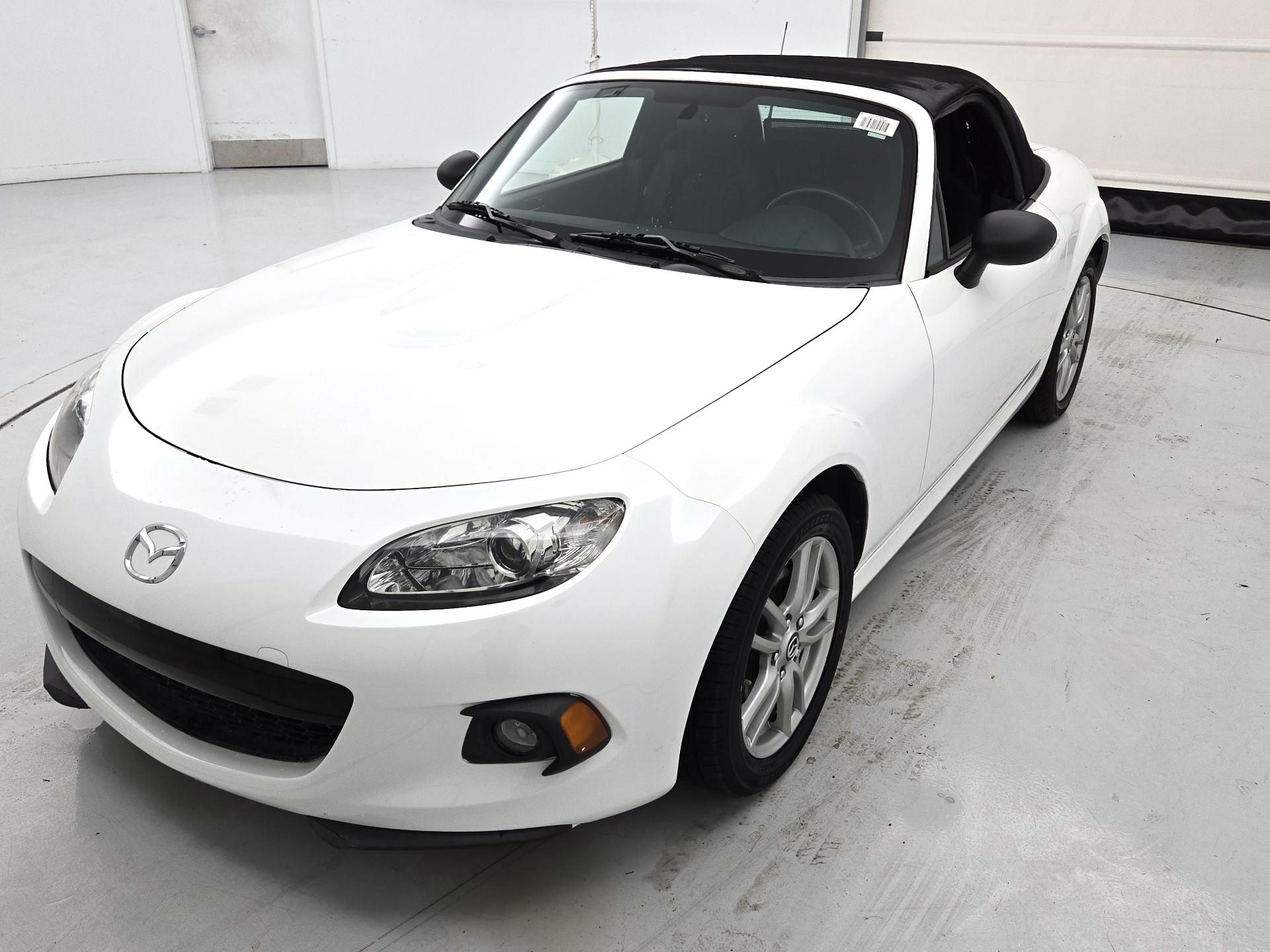 Thumbnail: 2015 Mazda MX-5 Miata - 3