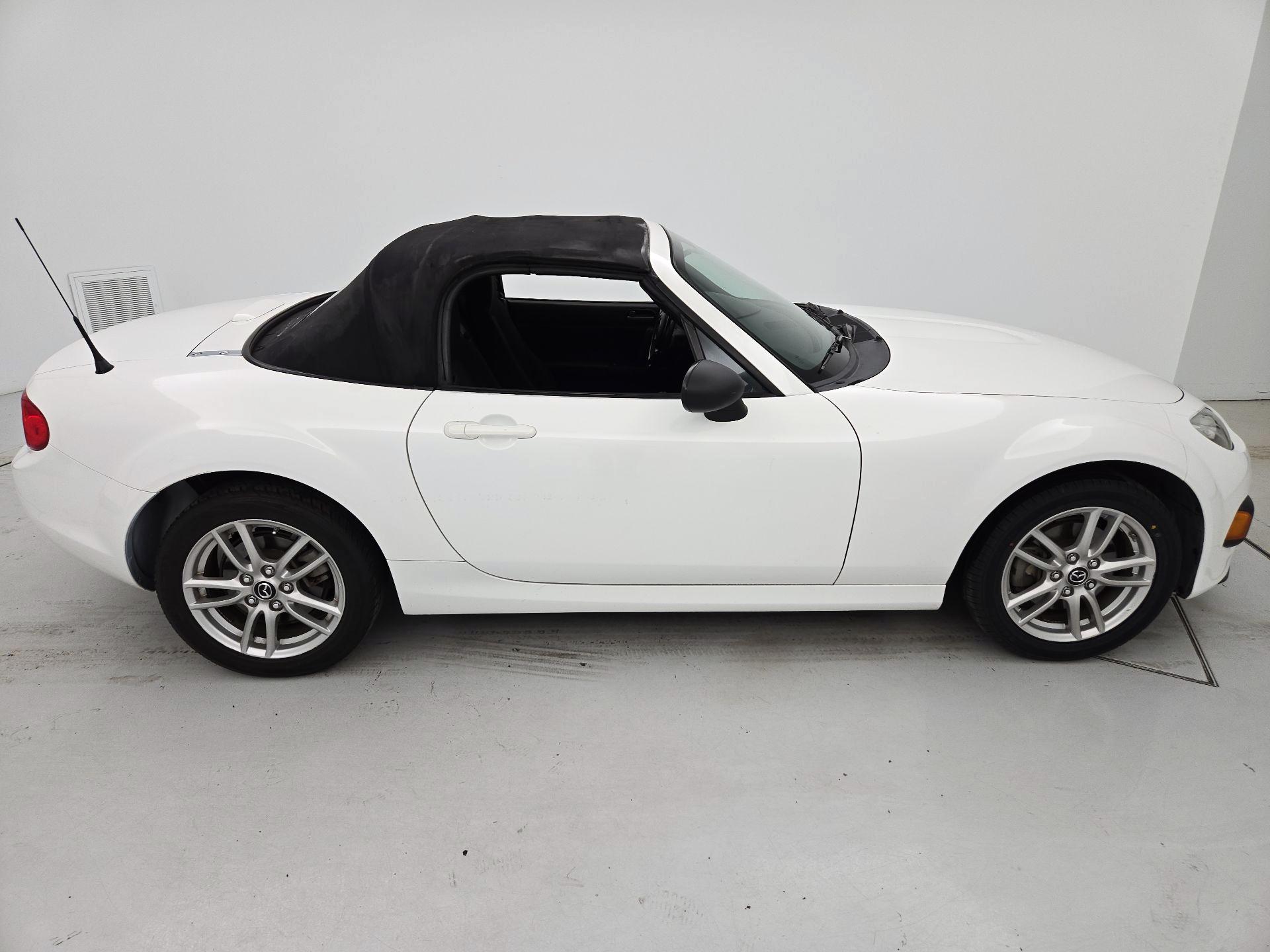 Thumbnail: 2015 Mazda MX-5 Miata - 4