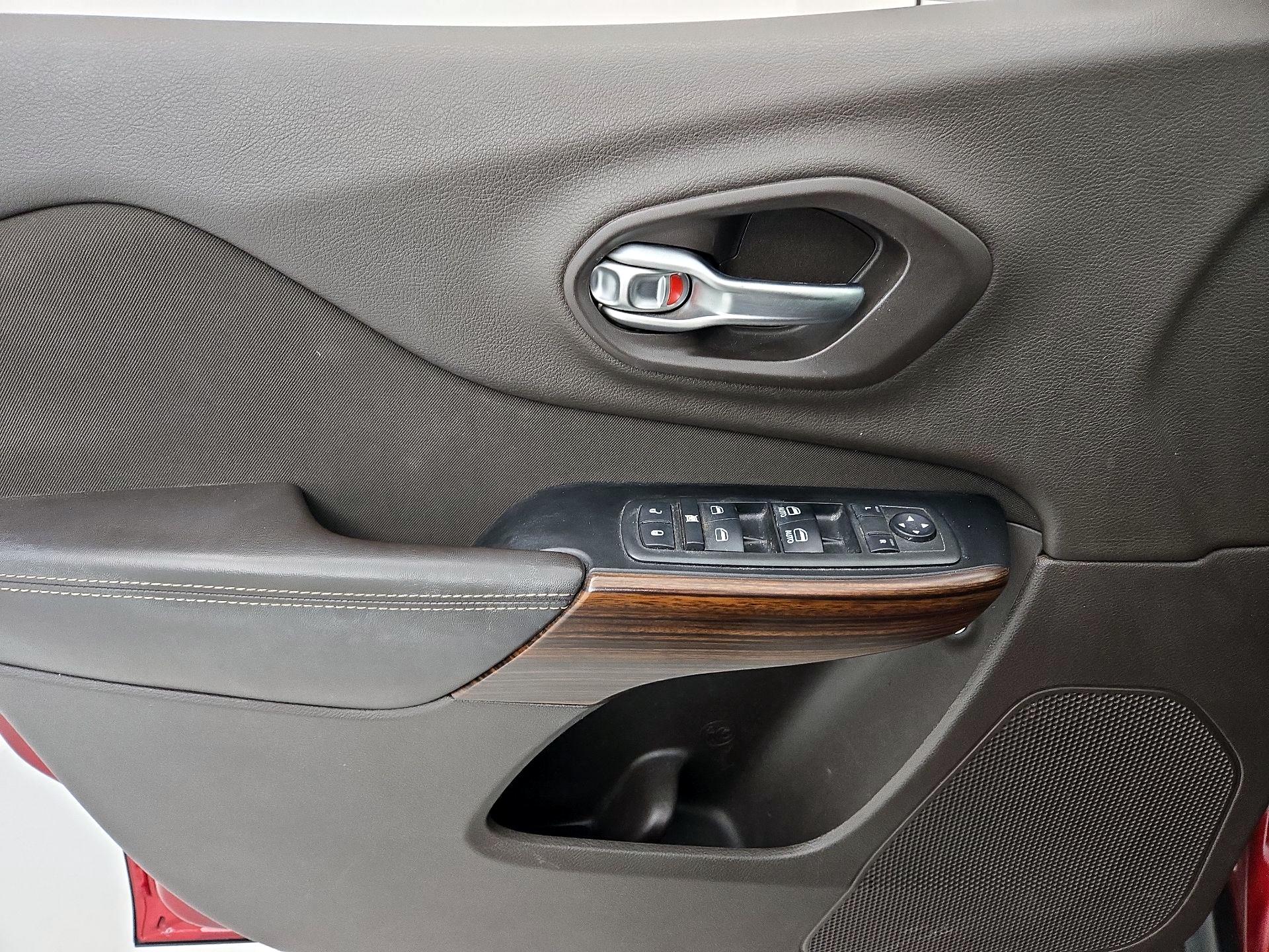 Thumbnail: 2014 Jeep Cherokee - 12