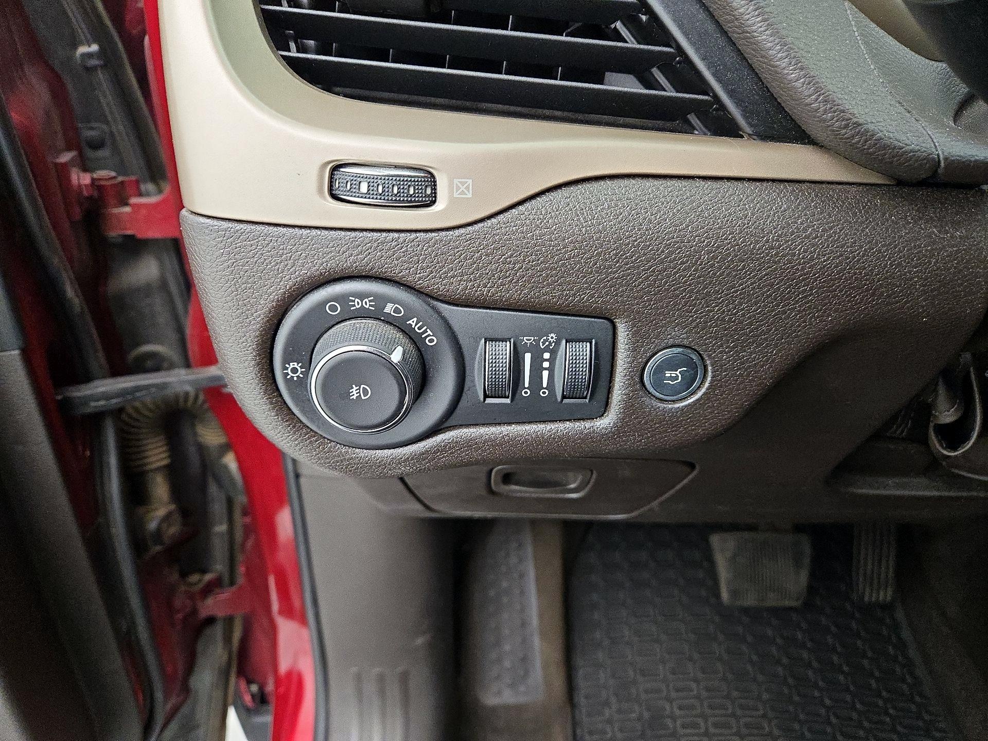 Thumbnail: 2014 Jeep Cherokee - 13