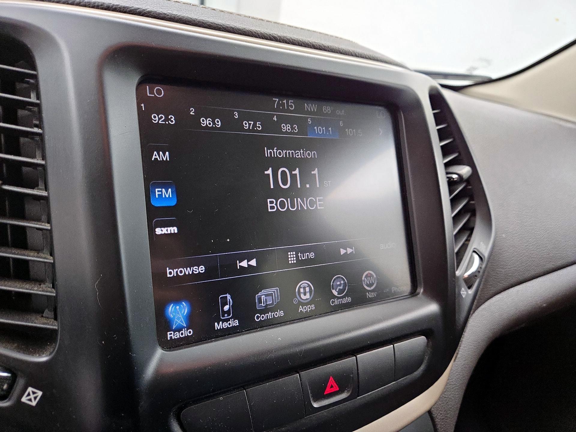 Thumbnail: 2014 Jeep Cherokee - 16