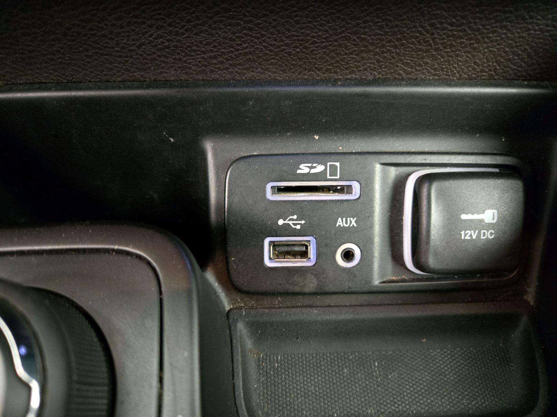 Thumbnail: 2014 Jeep Cherokee - 19