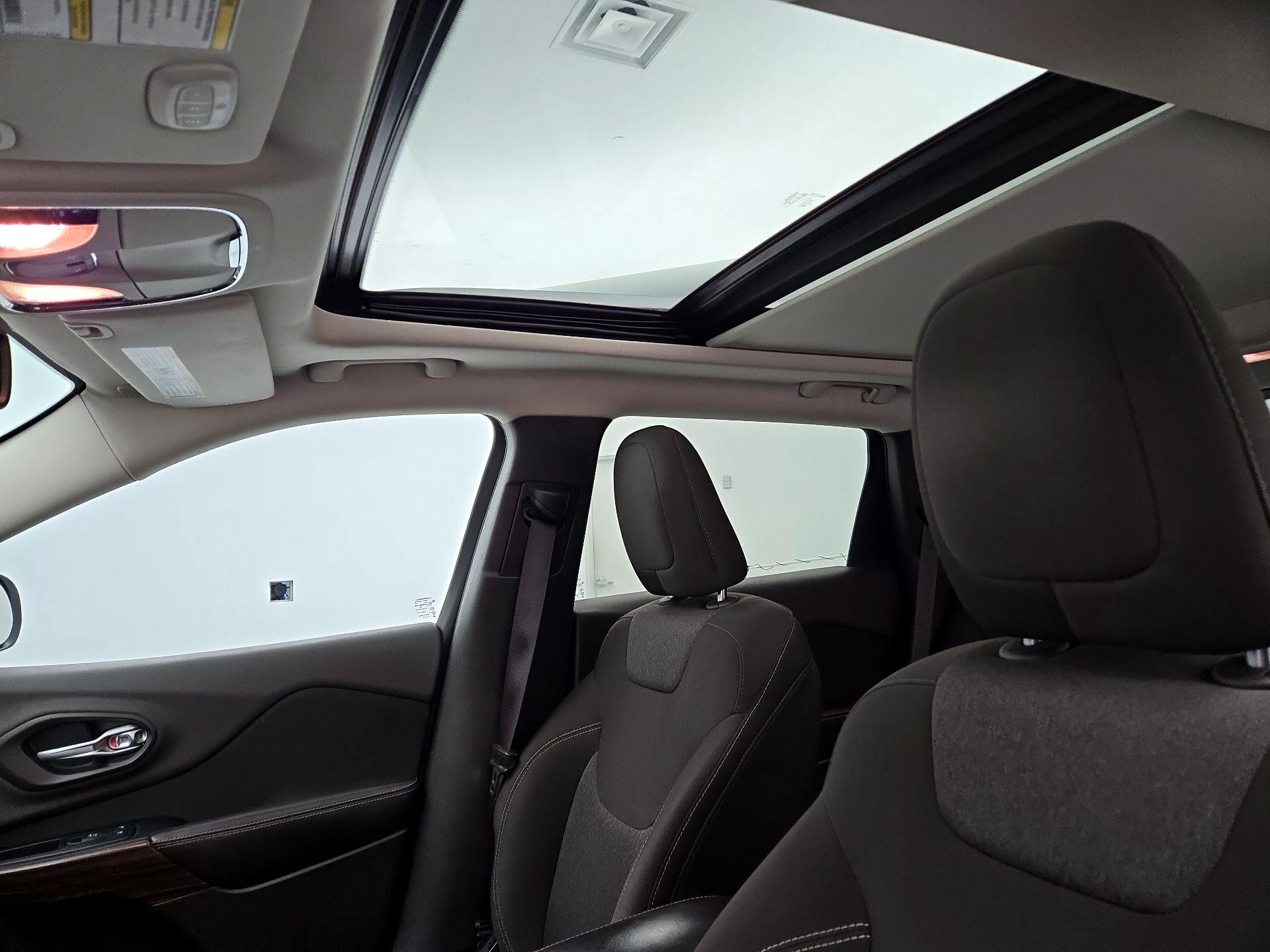 Thumbnail: 2014 Jeep Cherokee - 20