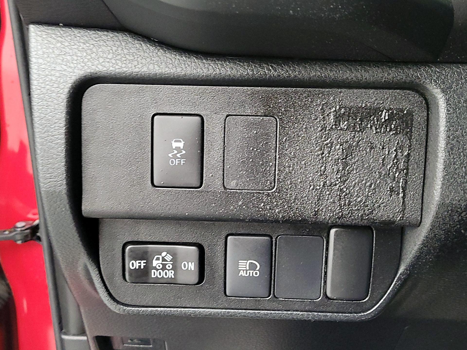 Thumbnail: 2021 Toyota Tacoma - 13