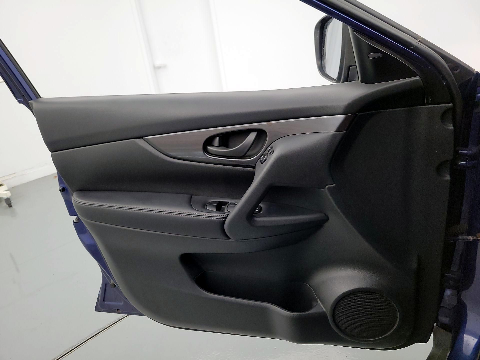 Thumbnail: 2020 Nissan Rogue - 12