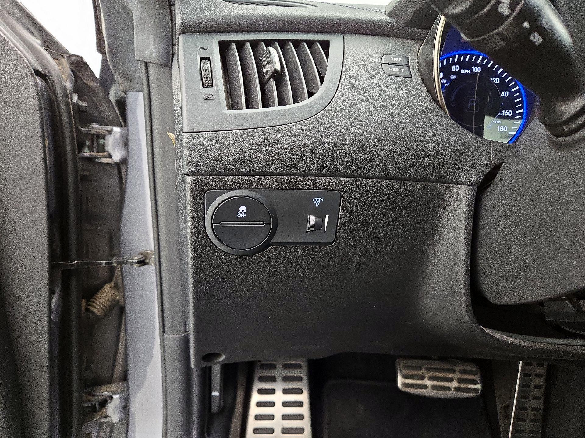 Thumbnail: 2015 Hyundai Genesis - 13