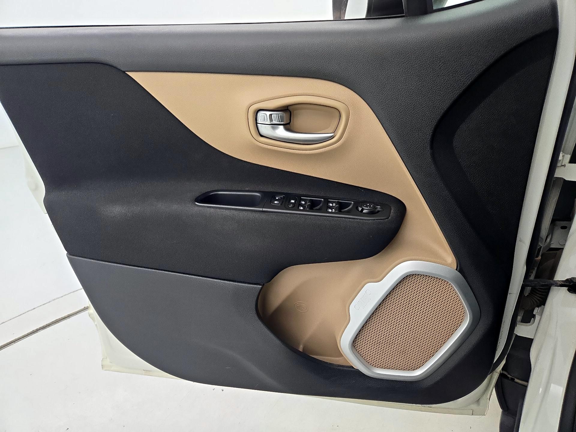 Thumbnail: 2016 Jeep Renegade - 12