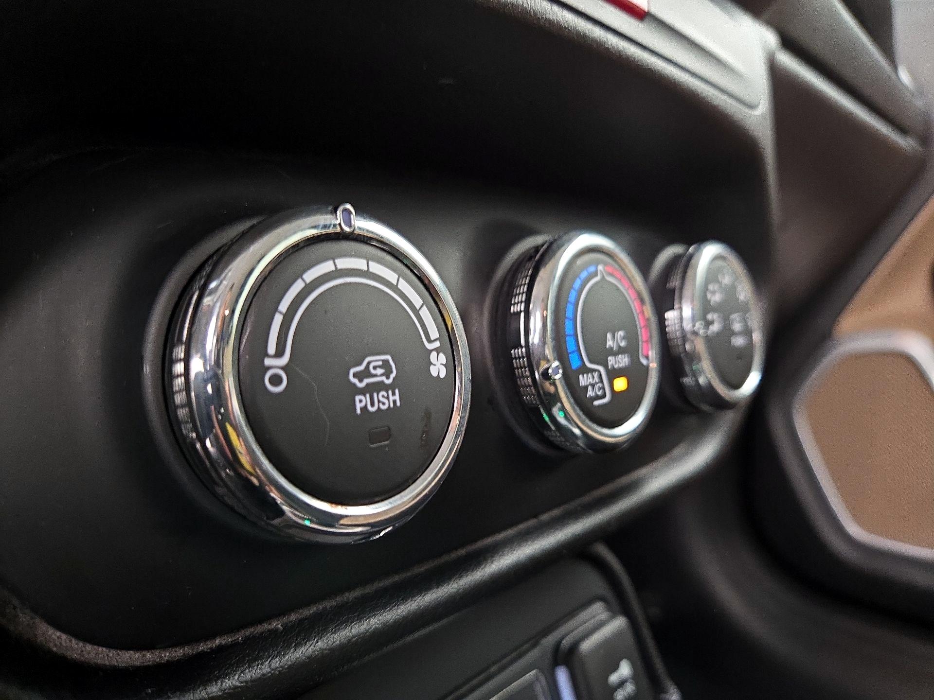 Thumbnail: 2016 Jeep Renegade - 16