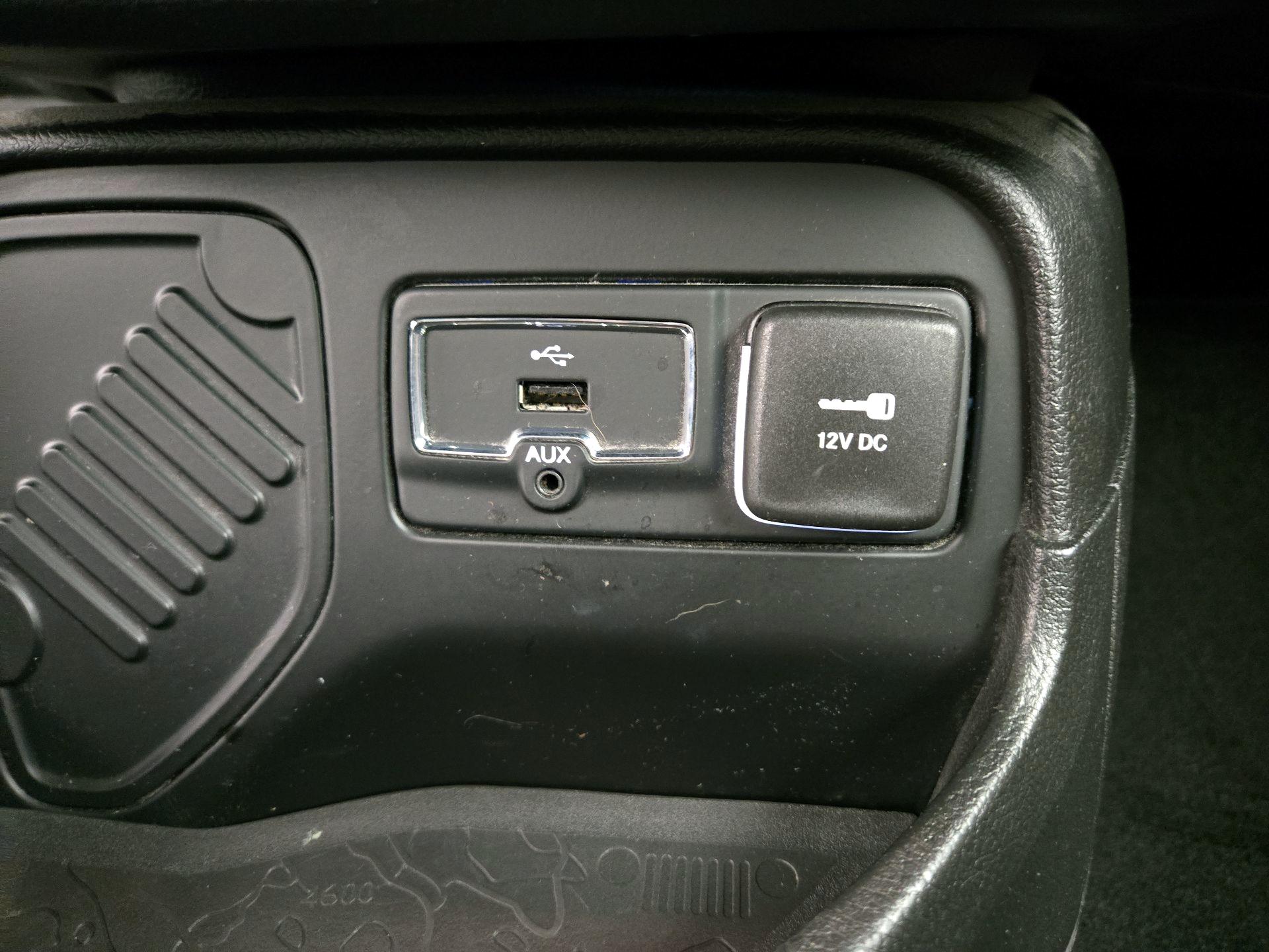 Thumbnail: 2016 Jeep Renegade - 18